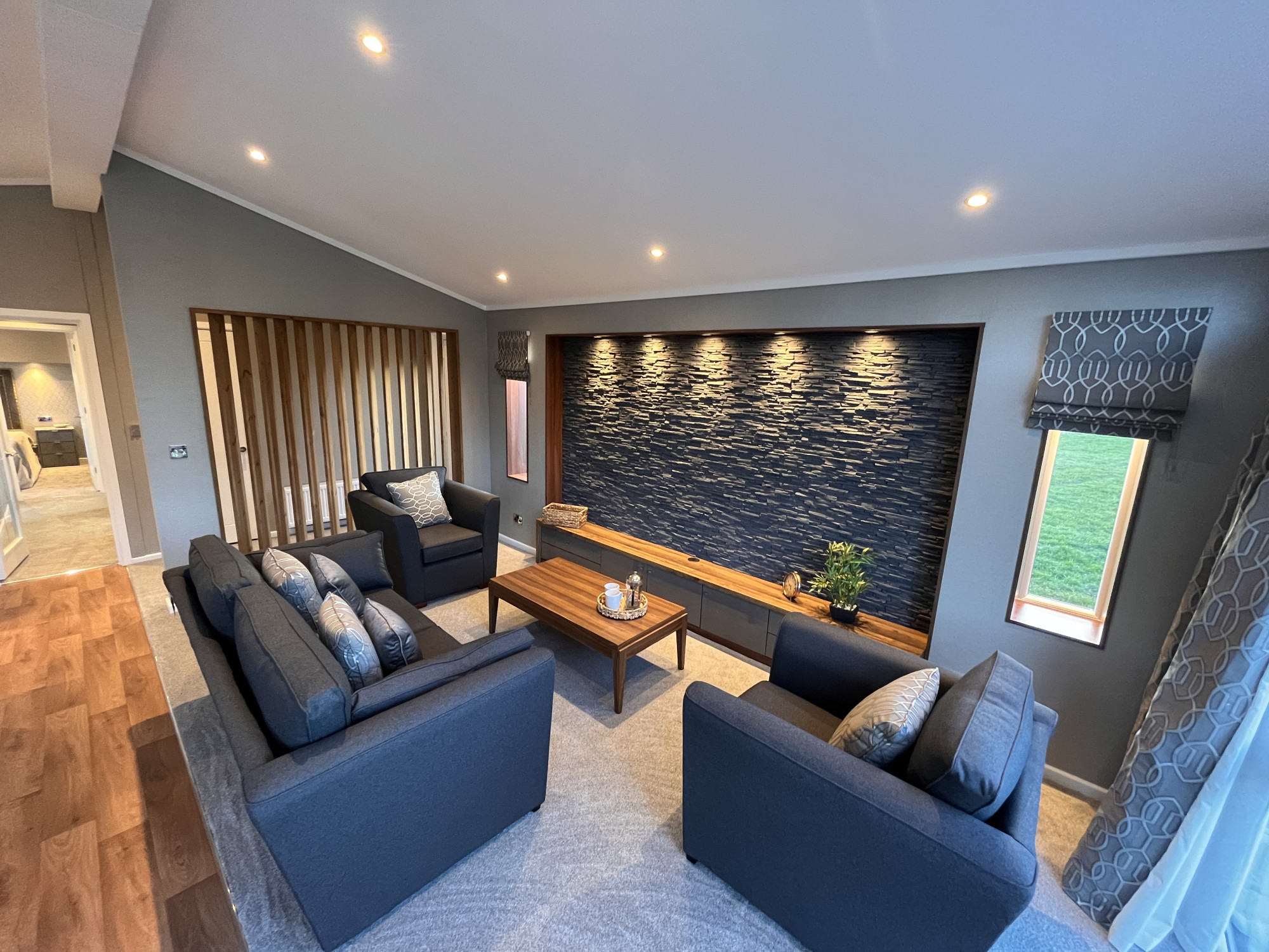 2 bedroom House (unspecified) Under Offer