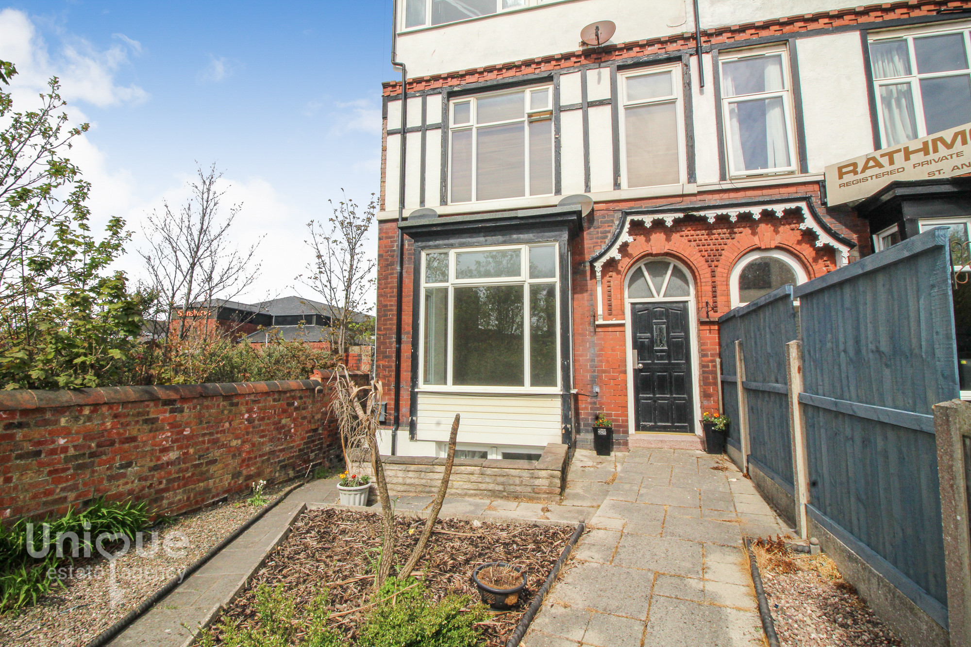2 bedroom Apartment For Sale