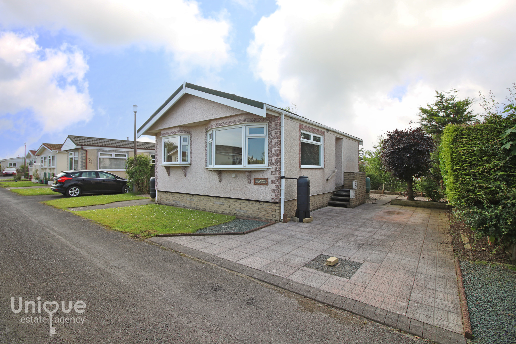 2 bedroom House (unspecified) For Sale