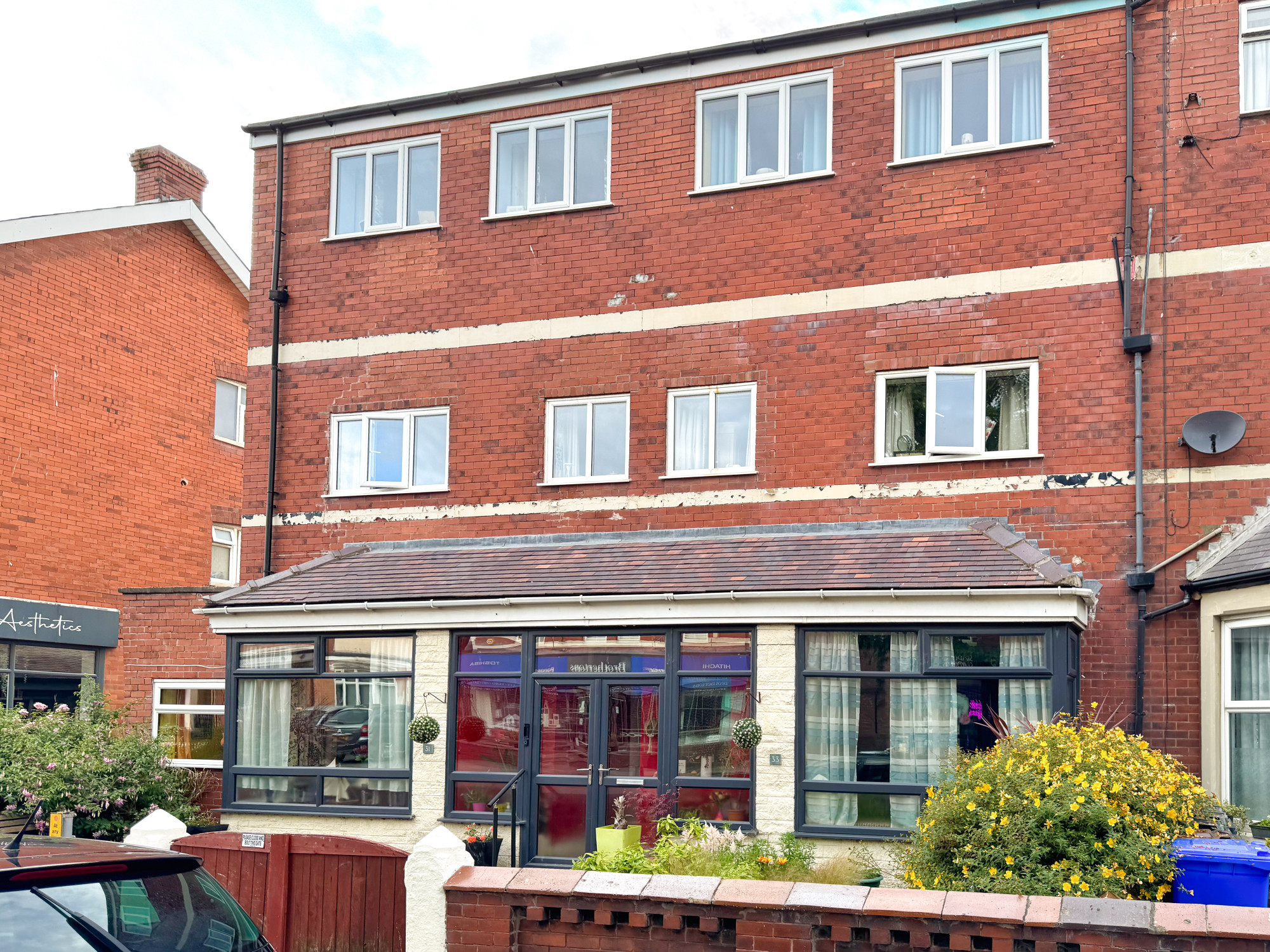 8 bedroom End of Terrace House For Sale