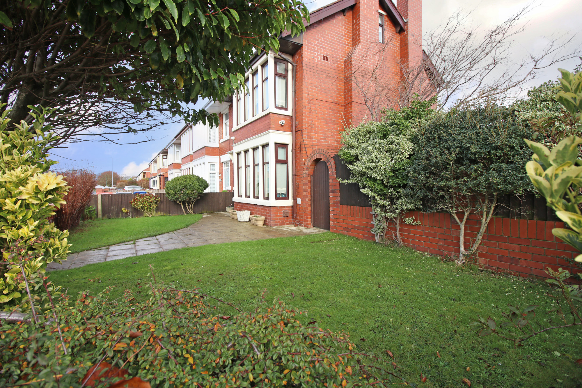 3 bedroom Link detached house For Sale