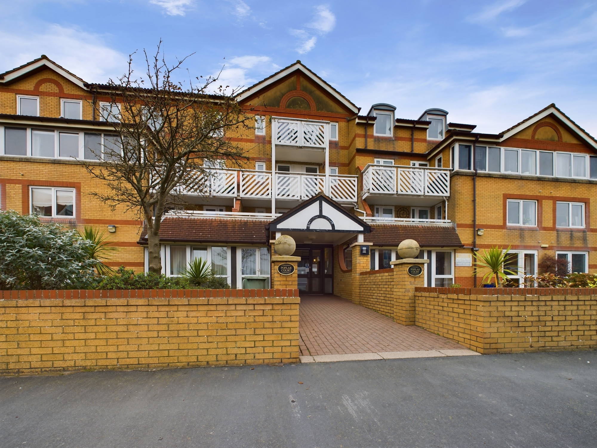 1 bedroom Apartment For Sale