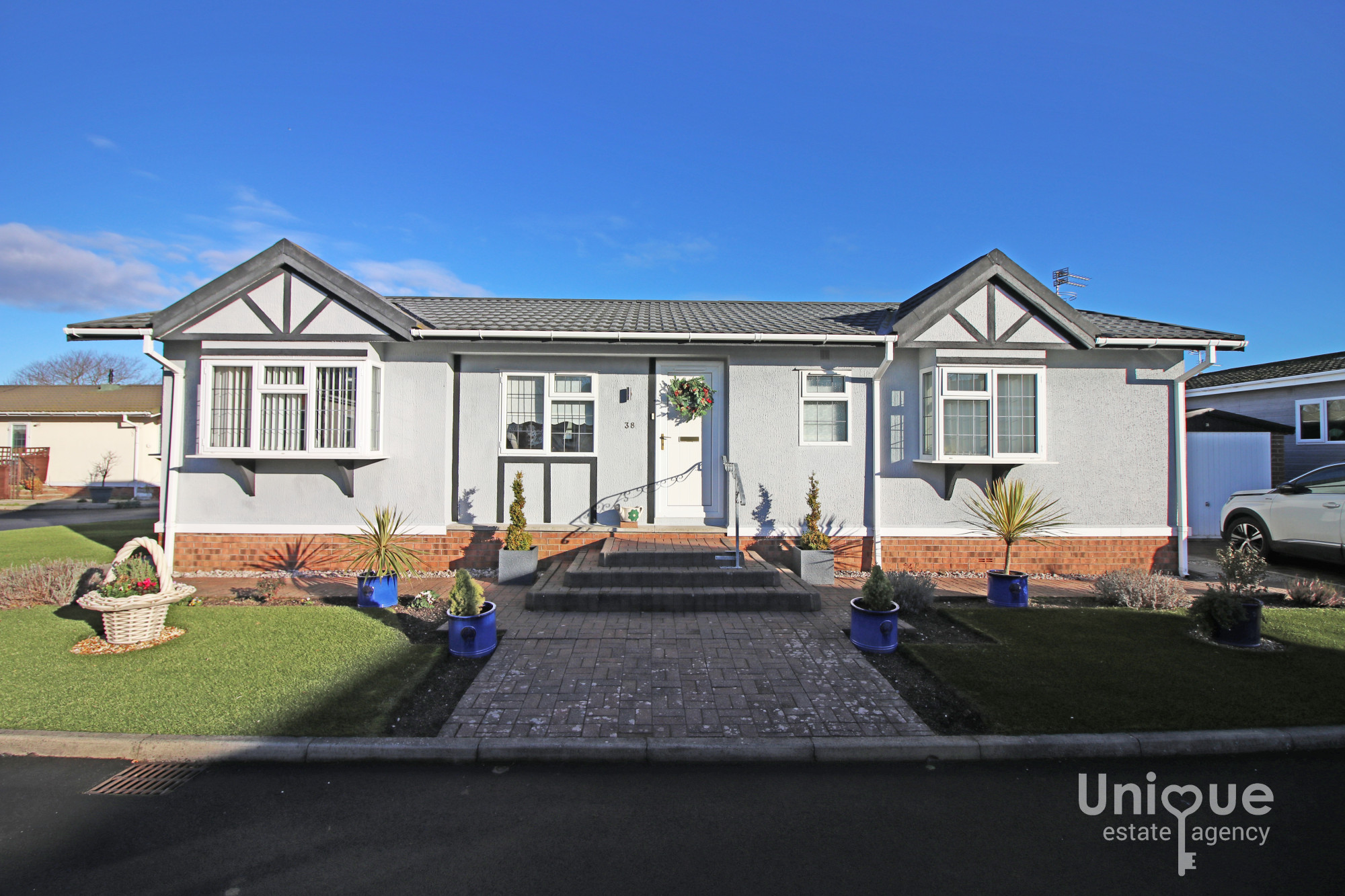 2 bedroom House (unspecified) Under Offer