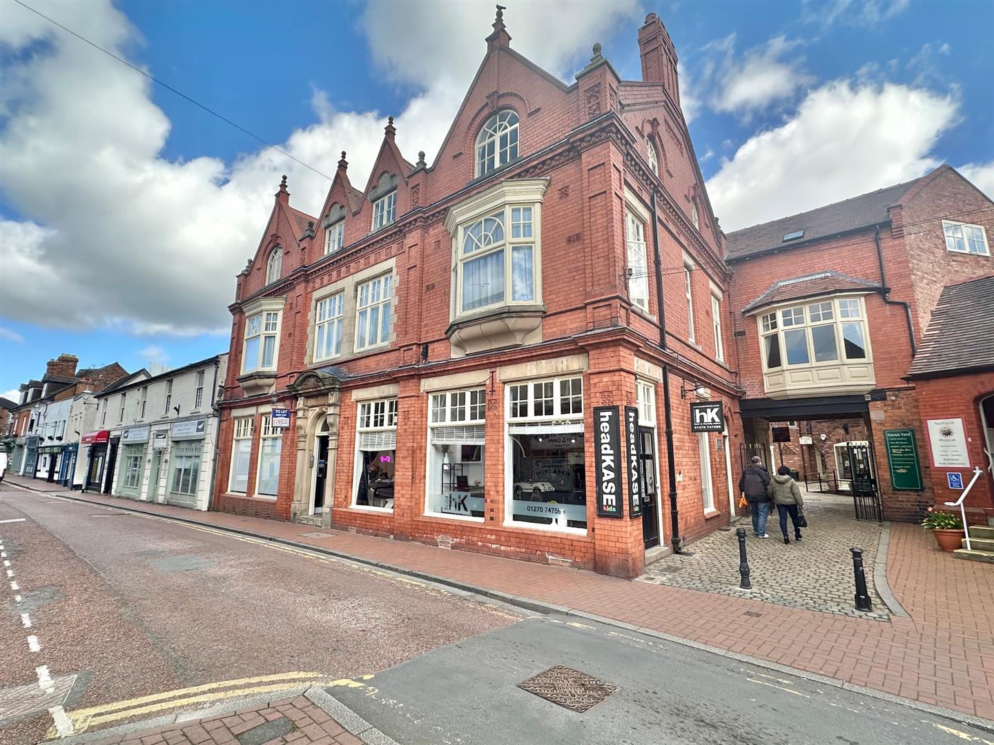 3 bedroom Purpose Built For Sale