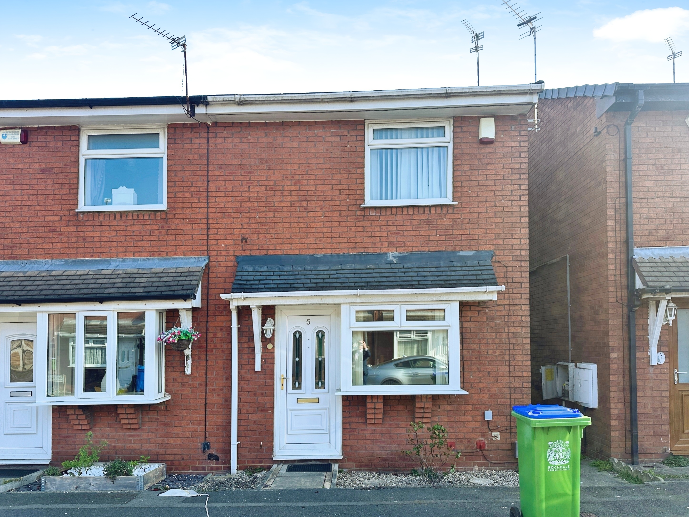 2 bedroom House (unspecified) For Sale