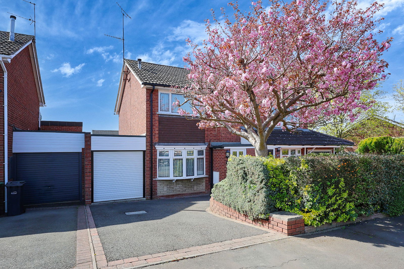 3 bedroom Semi-Detached For Sale