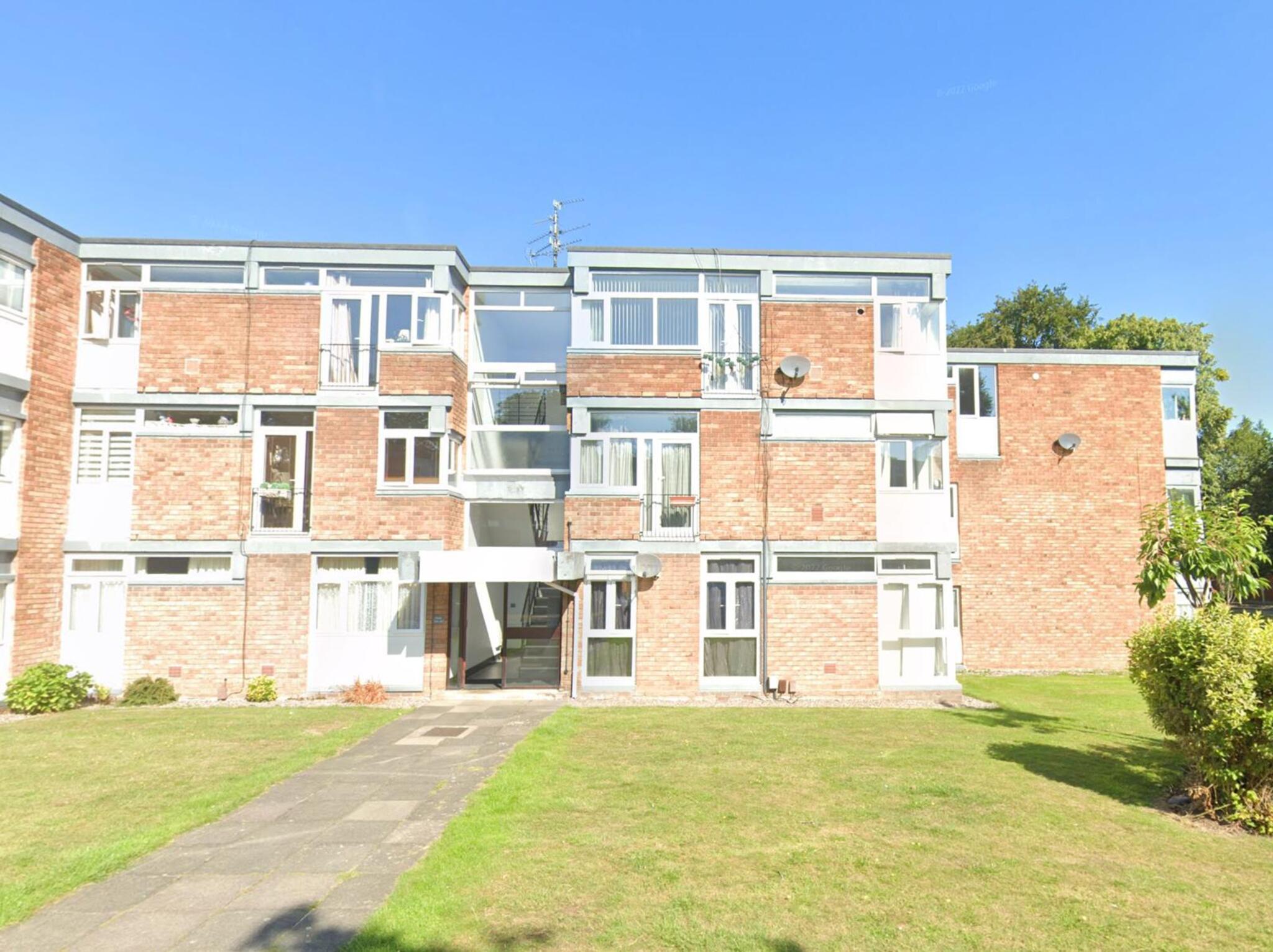 2 bedroom Terraced House Under Offer