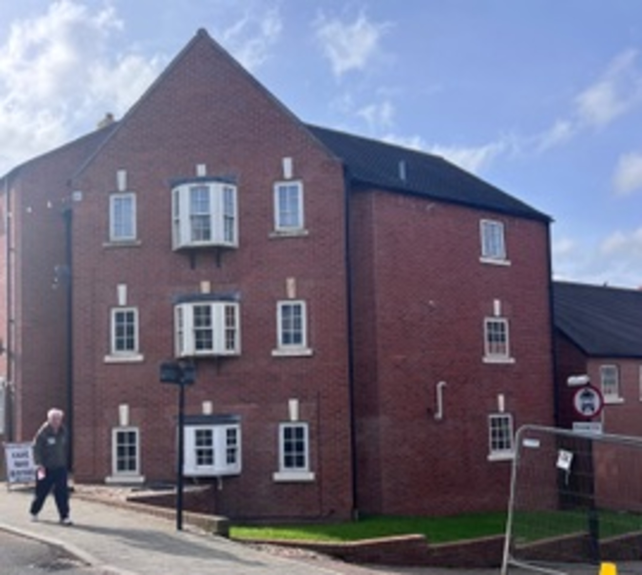 3 bedroom Apartment For Sale