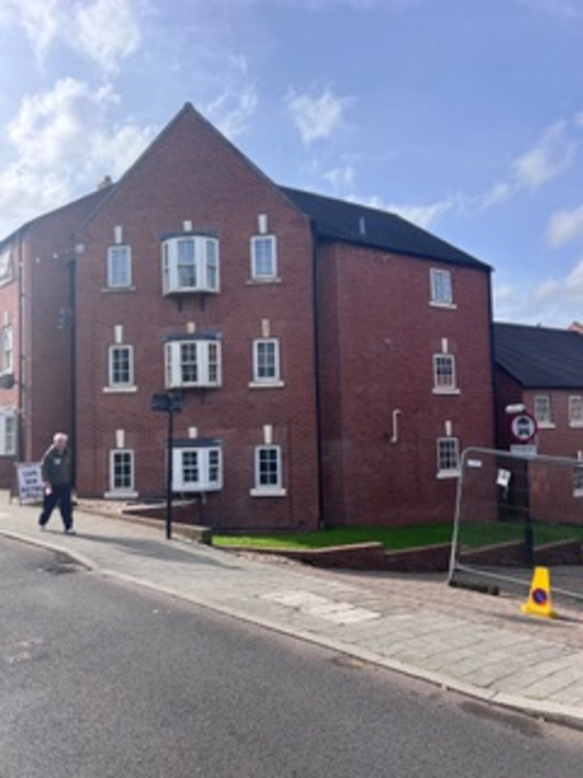 3 bedroom Apartment For Sale