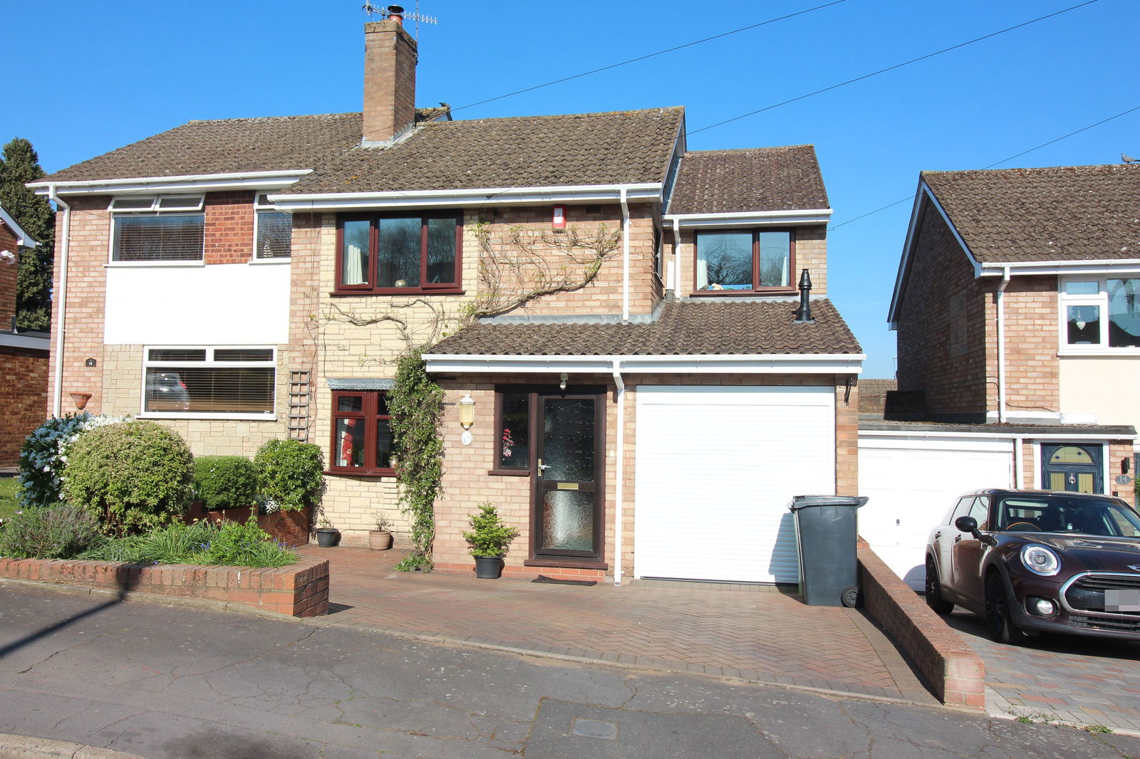 3 bedroom Semi-Detached For Sale