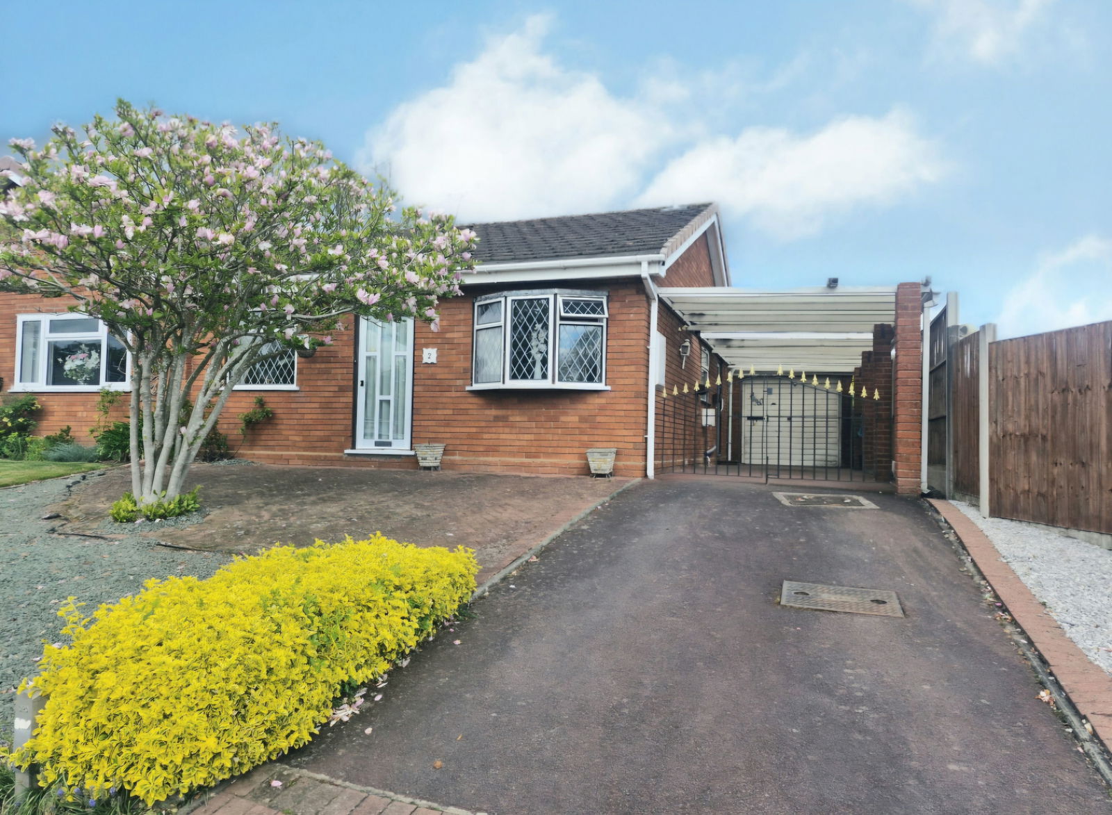 2 bedroom Semi-Detached For Sale