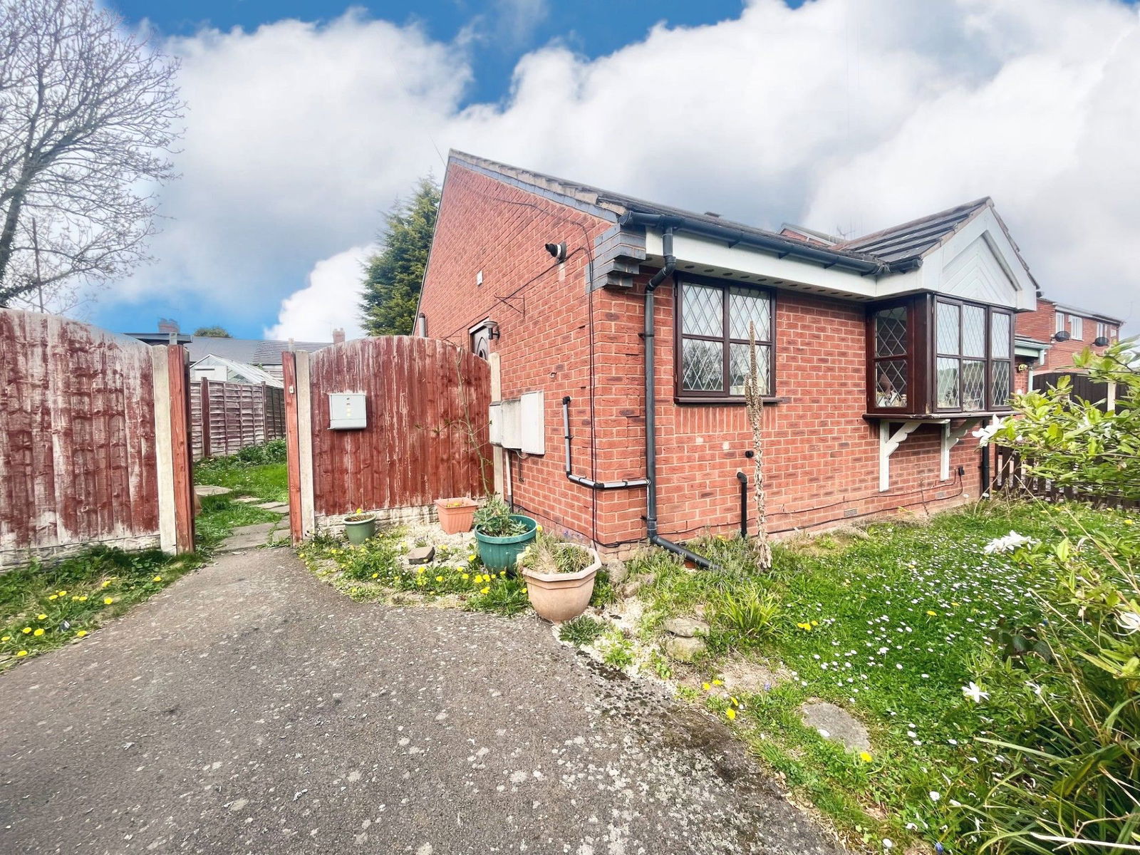 2 bedroom Semi-Detached For Sale