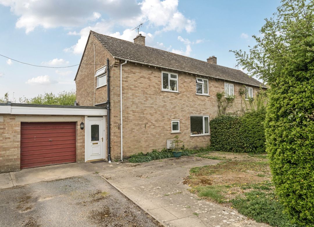 3 bedroom Semi-detached house Sold