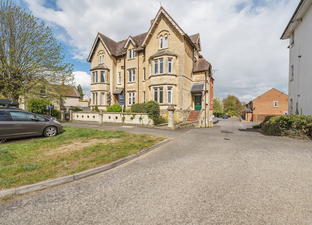 1 bedroom Apartment For Sale