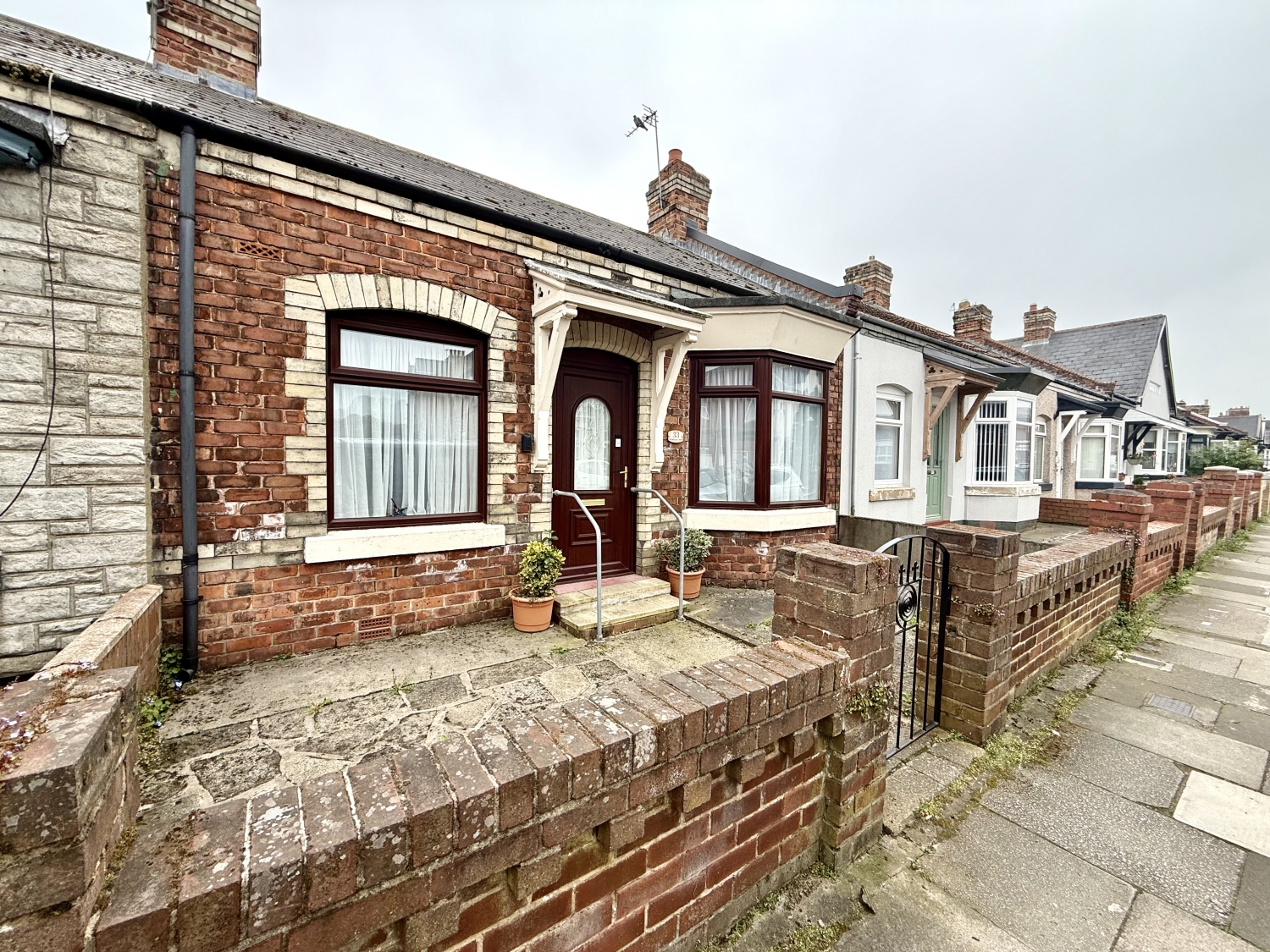 2 bedroom Terraced House SSTC