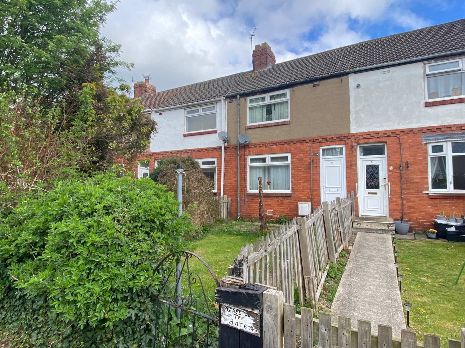 2 bedroom Terraced For Sale