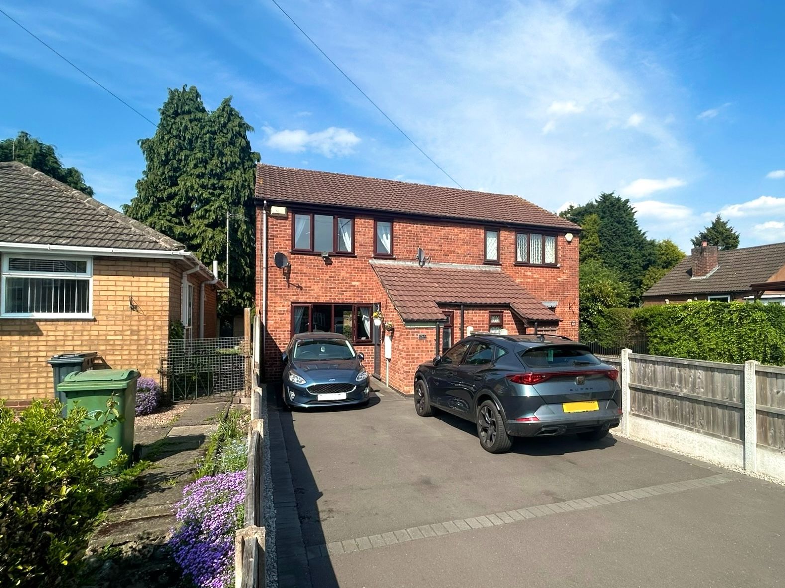 3 bedroom Semi-detached house For Sale