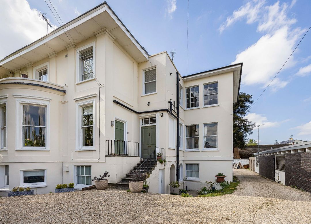 3 bedroom Apartment For Sale