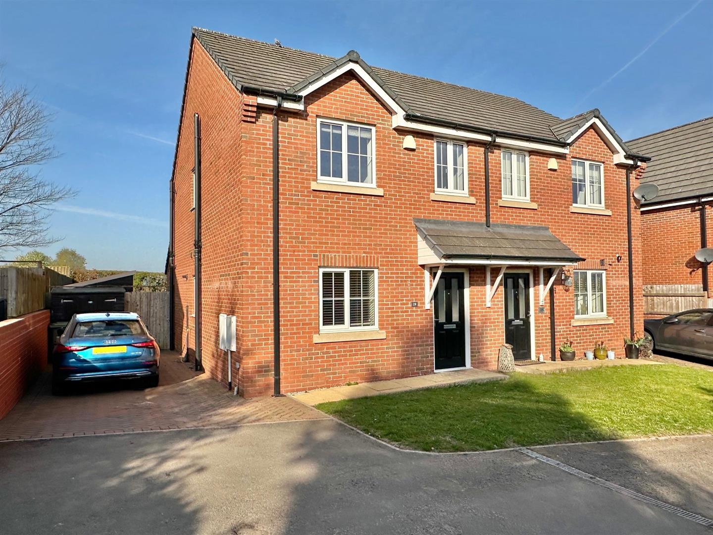 3 bedroom Semi-Detached For Sale