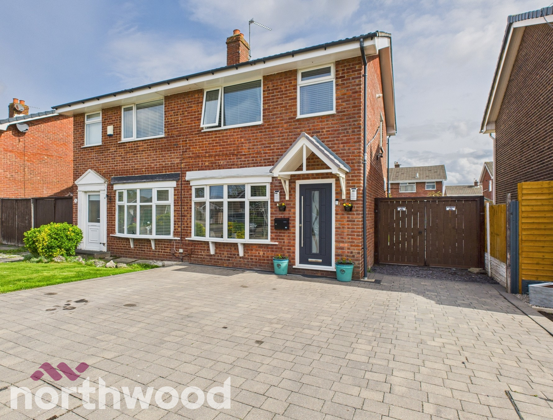 3 bedroom Semi-detached house For Sale