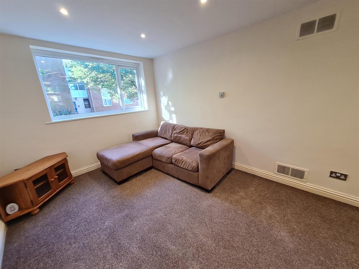 1 bedroom Flat share Let