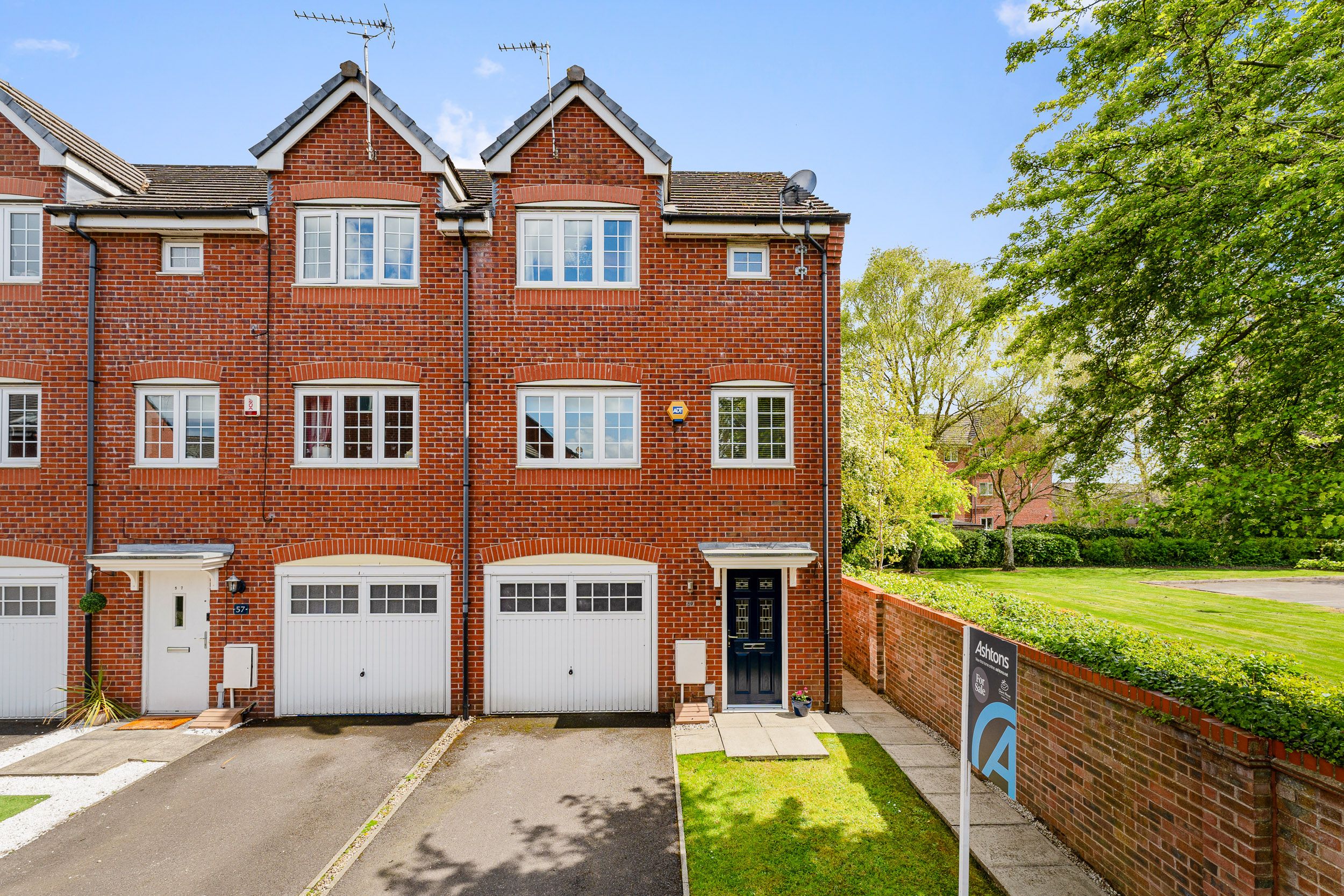 4 bedroom House For Sale