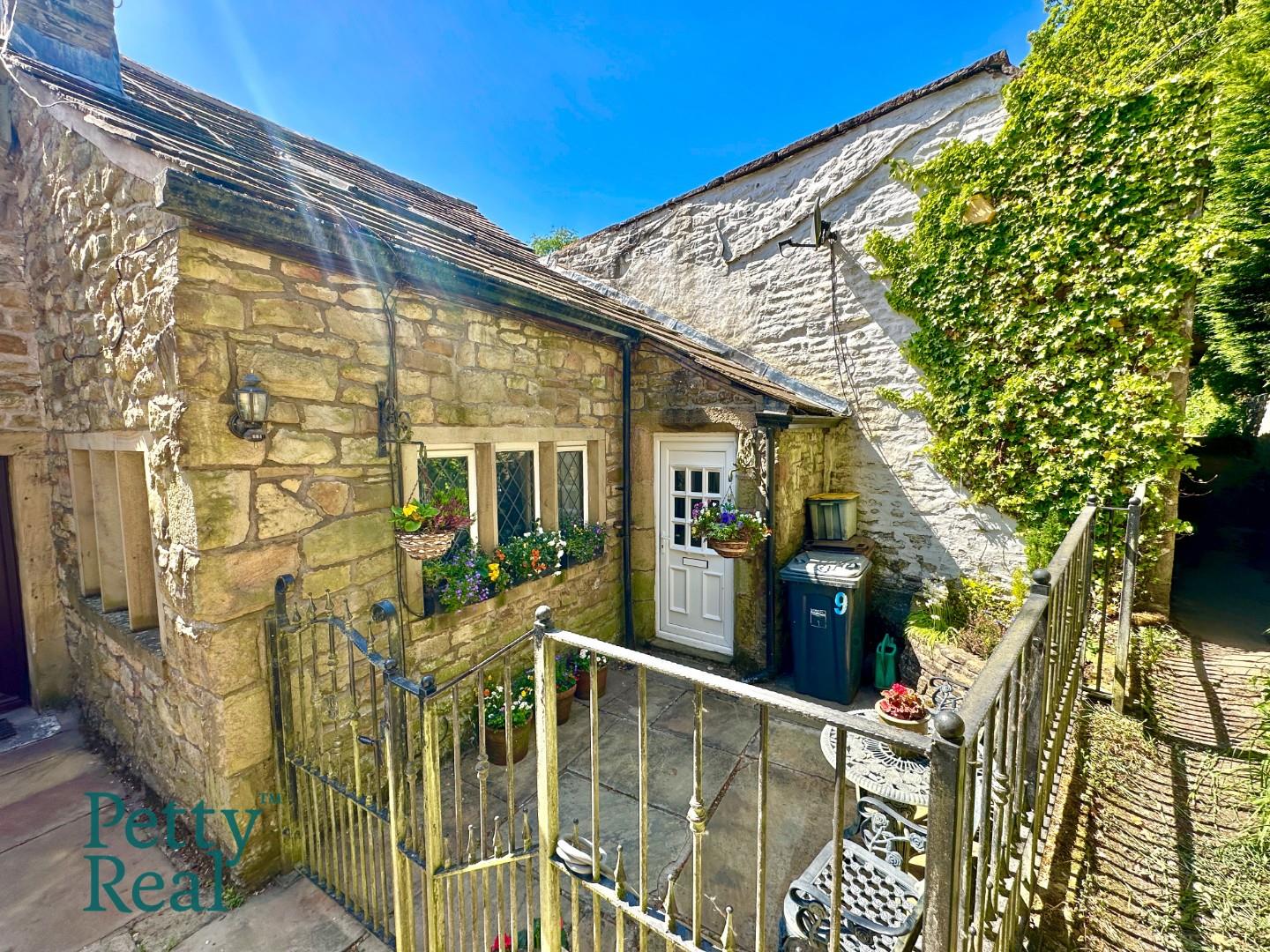 3 bedroom Cottage For Sale