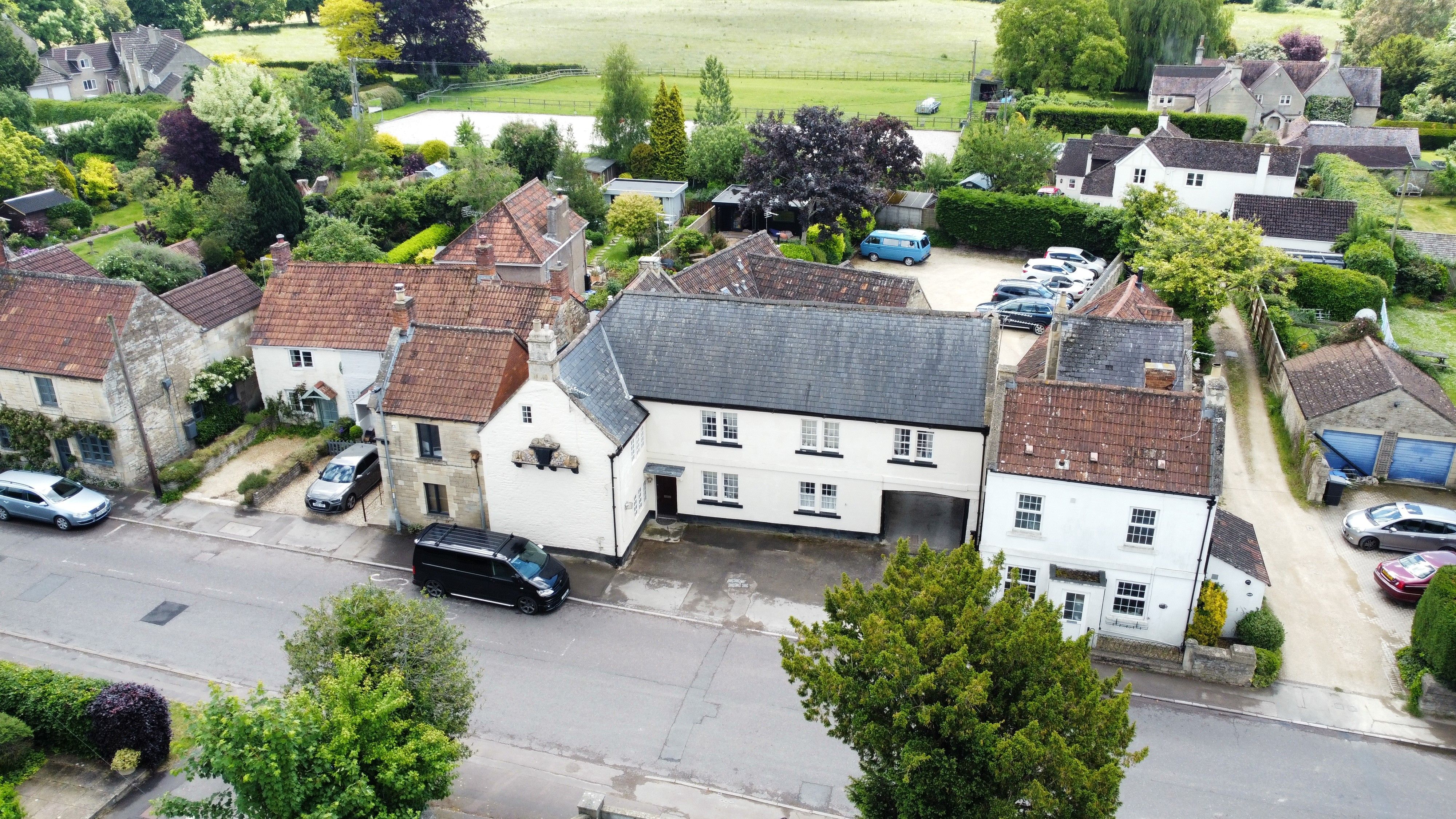 2 bedroom House (unspecified) For Sale and To Let
