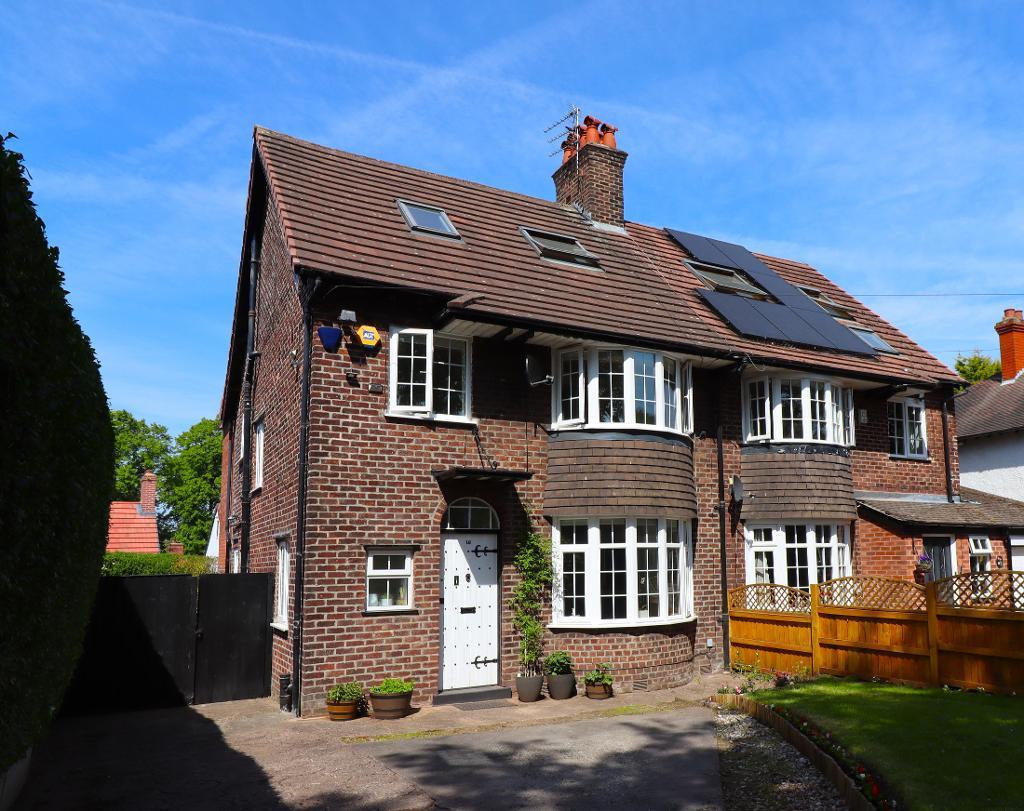 4 bedroom Semi-detached house Under Offer