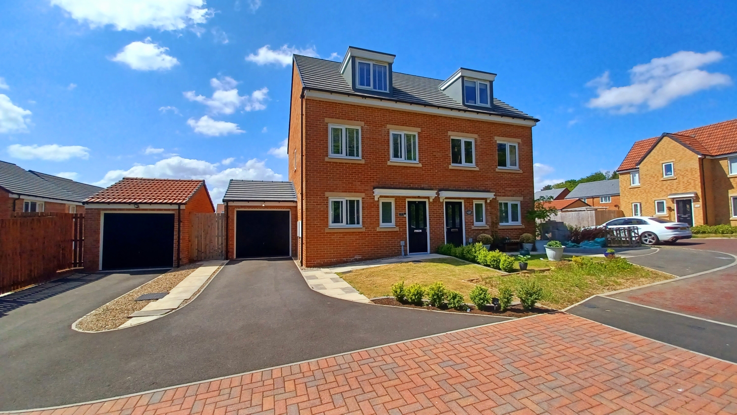 3 bedroom Semi-detached house For Sale
