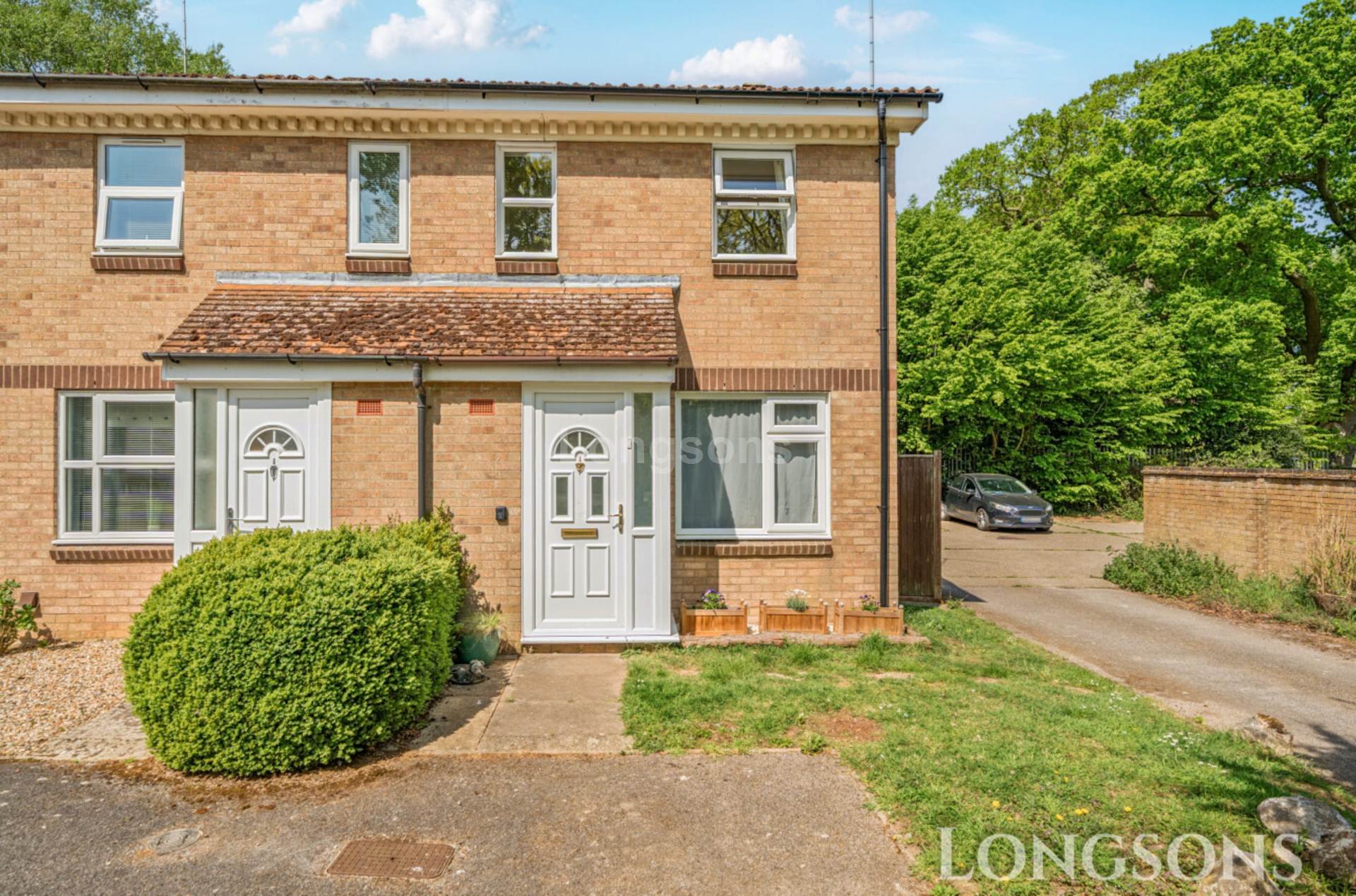 2 bedroom Terraced For Sale