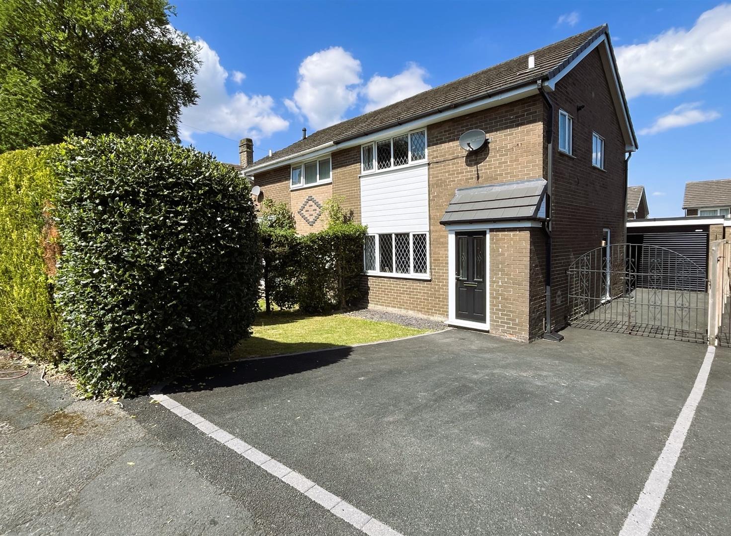 3 bedroom Semi-detached house Sold