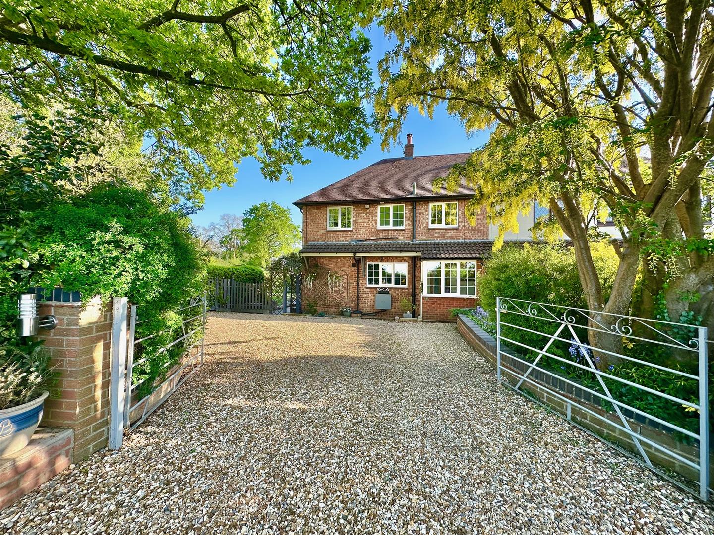 3 bedroom Semi-Detached For Sale