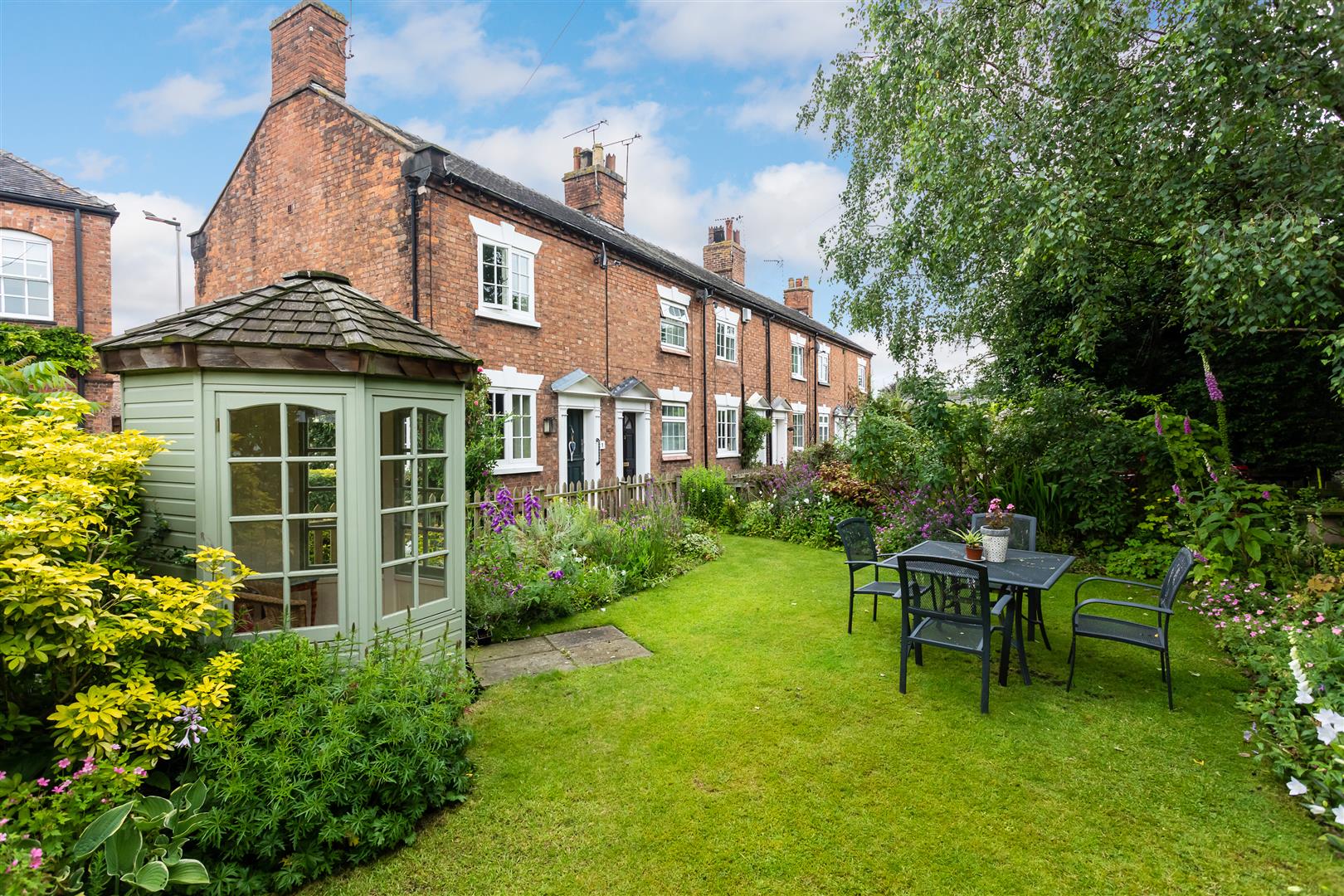 2 bedroom End Terrace For Sale