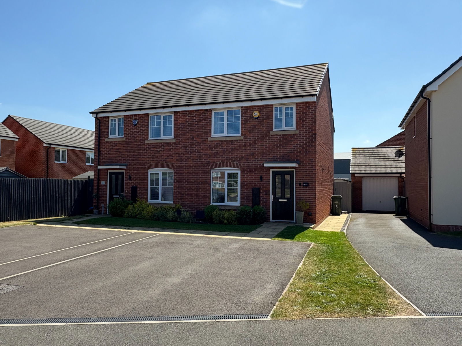 3 bedroom Semi-Detached For Sale