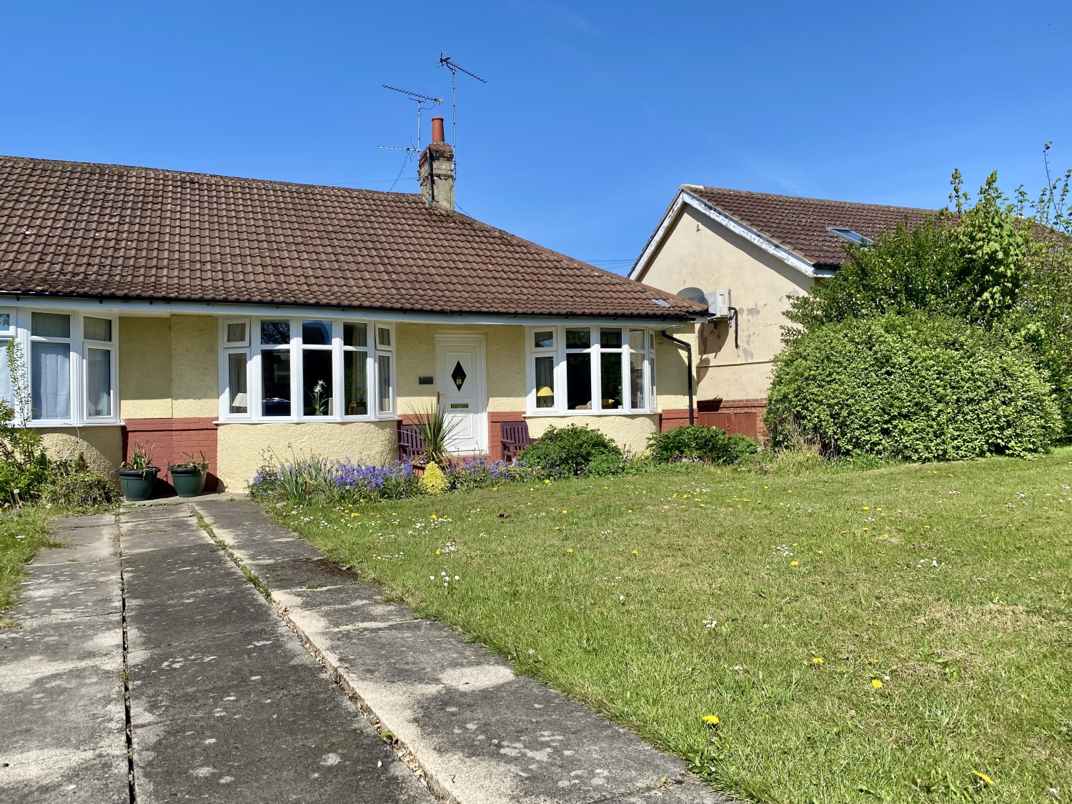 3 bedroom Semi-Detached For Sale