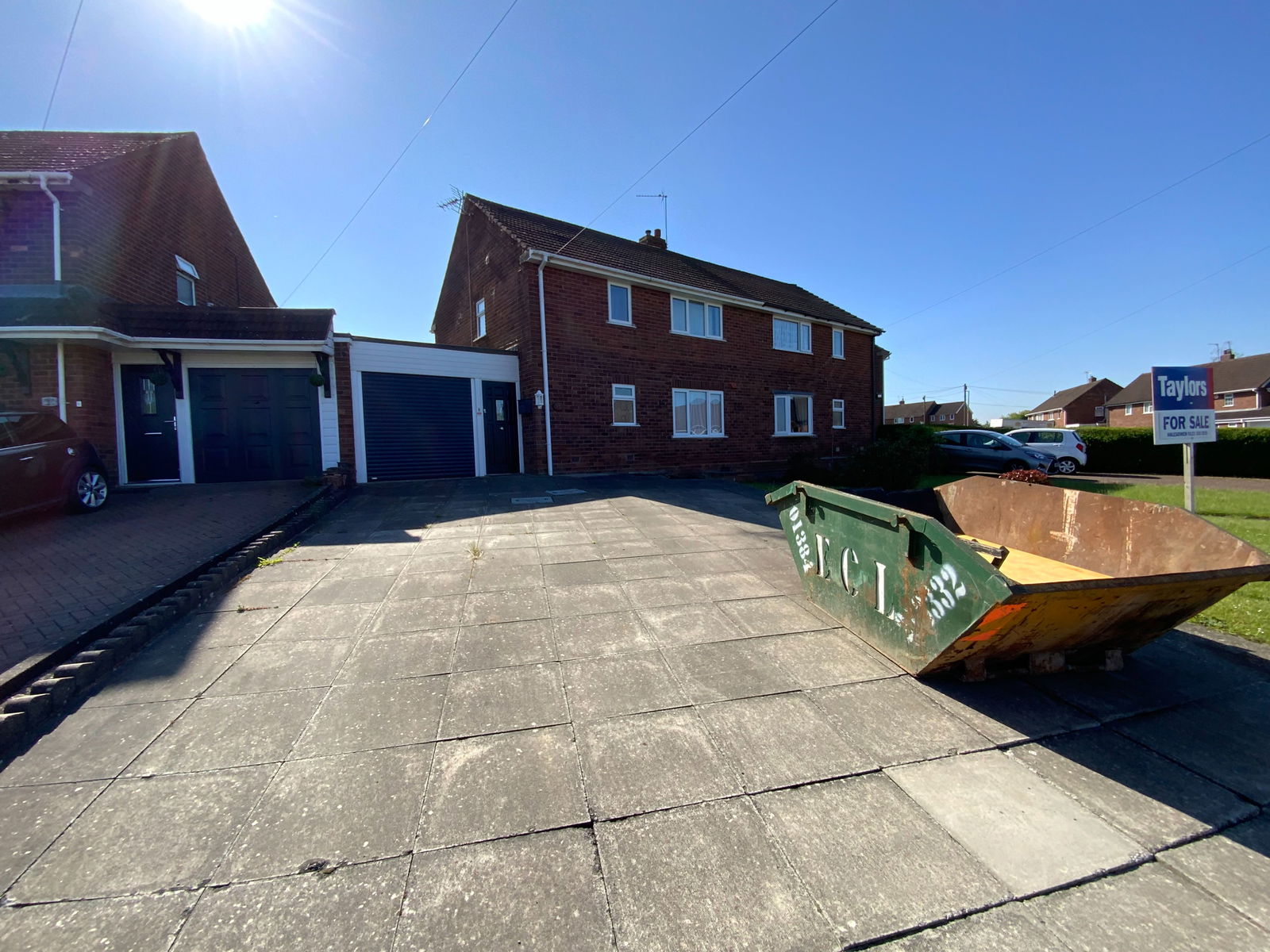 3 bedroom Semi-detached house Under Offer
