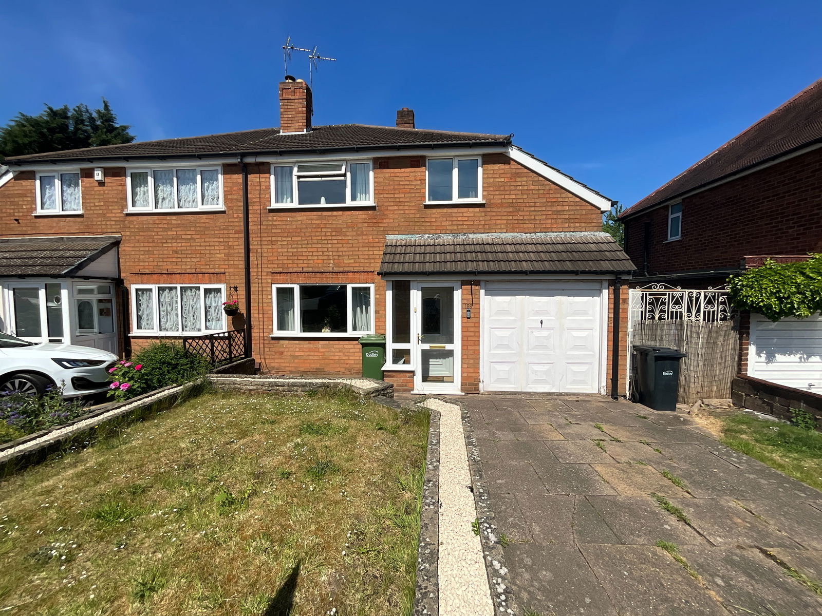 3 bedroom Semi-Detached For Sale