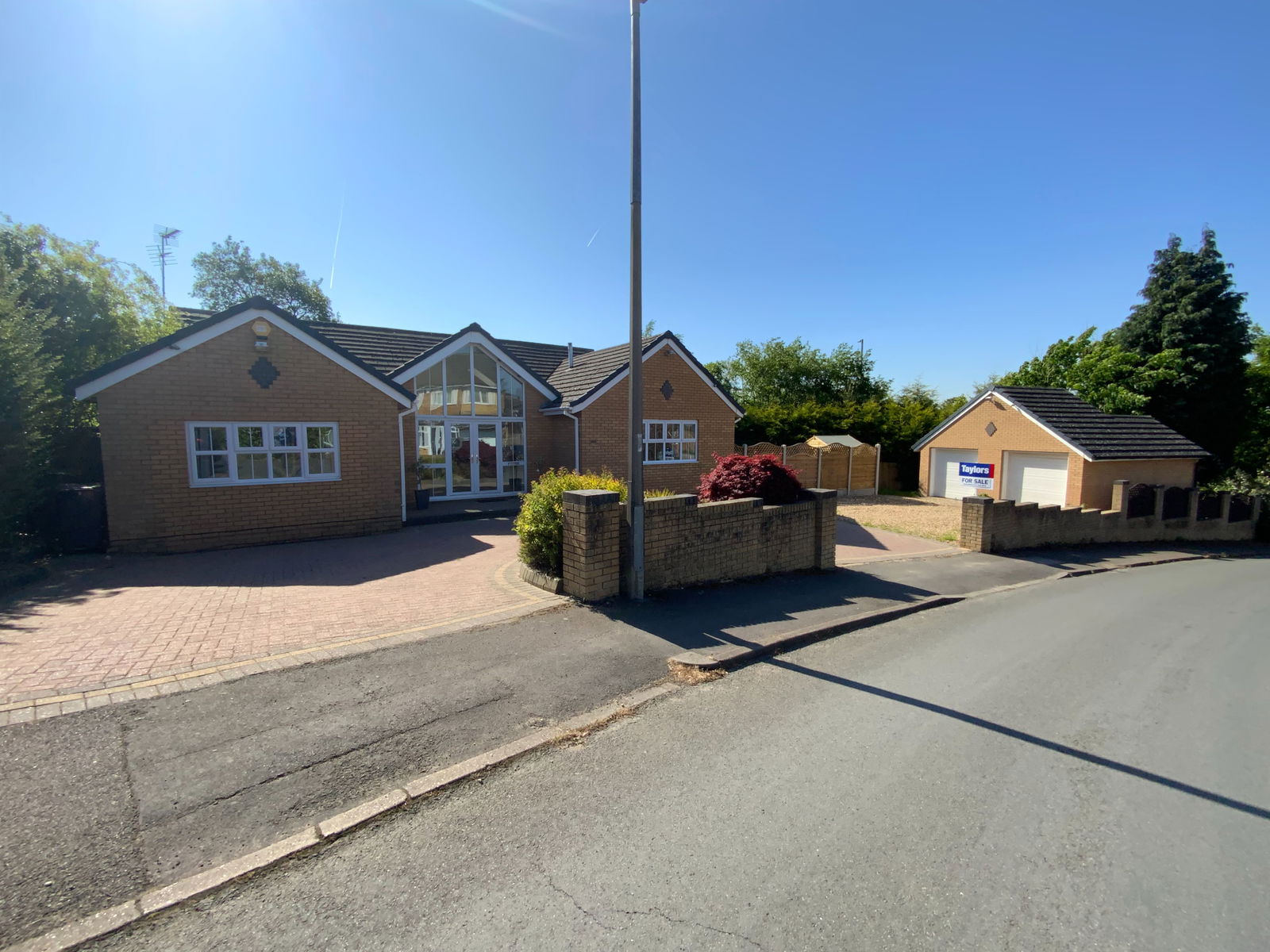 4 bedroom Detached bungalow Under Offer
