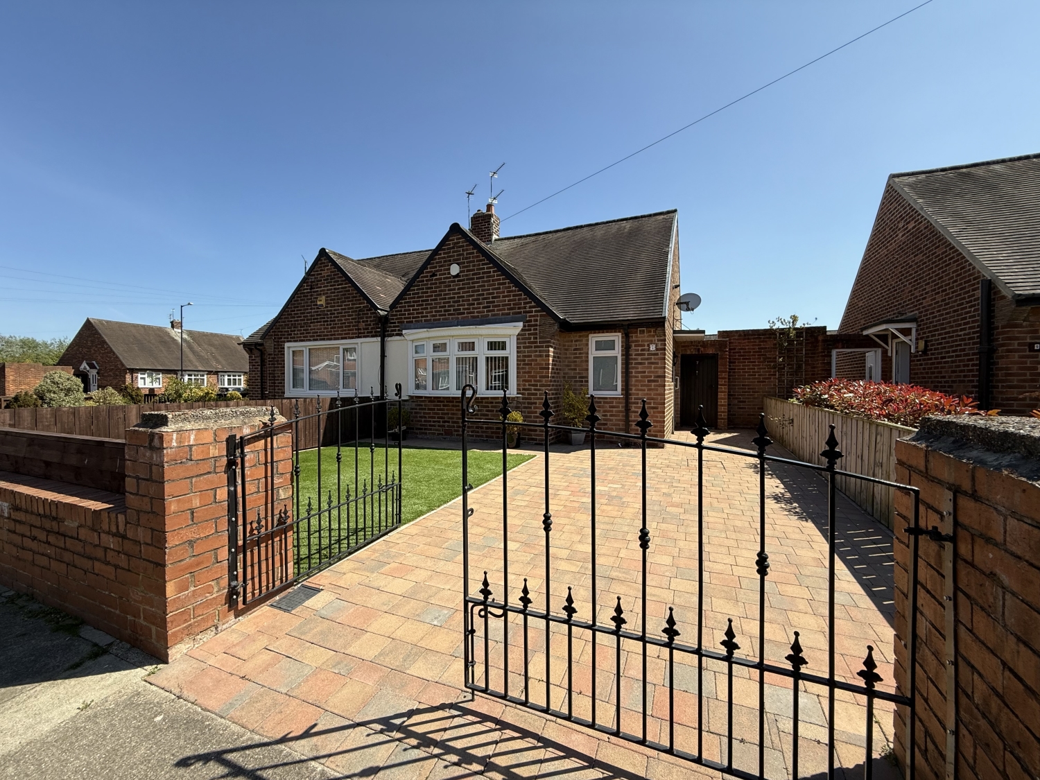 1 bedroom Semi-detached house For Sale