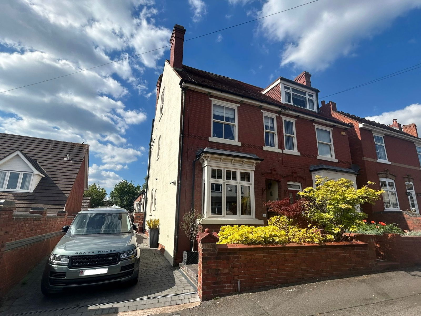3 bedroom Semi-Detached For Sale