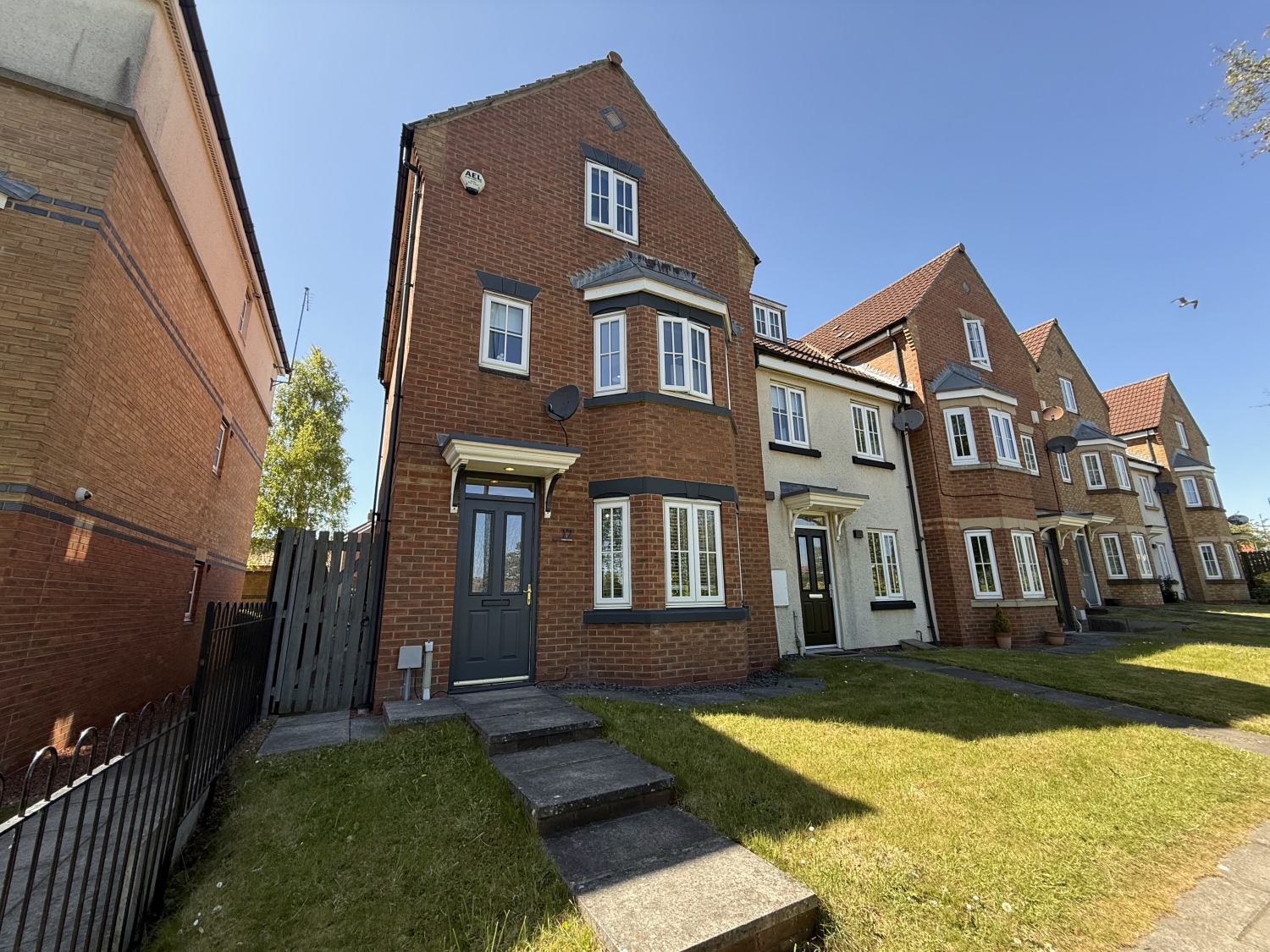 3 bedroom Town house For Sale