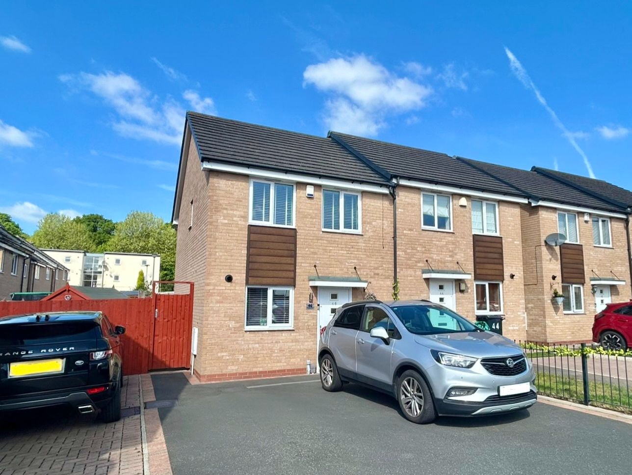 2 bedroom Semi-detached house For Sale