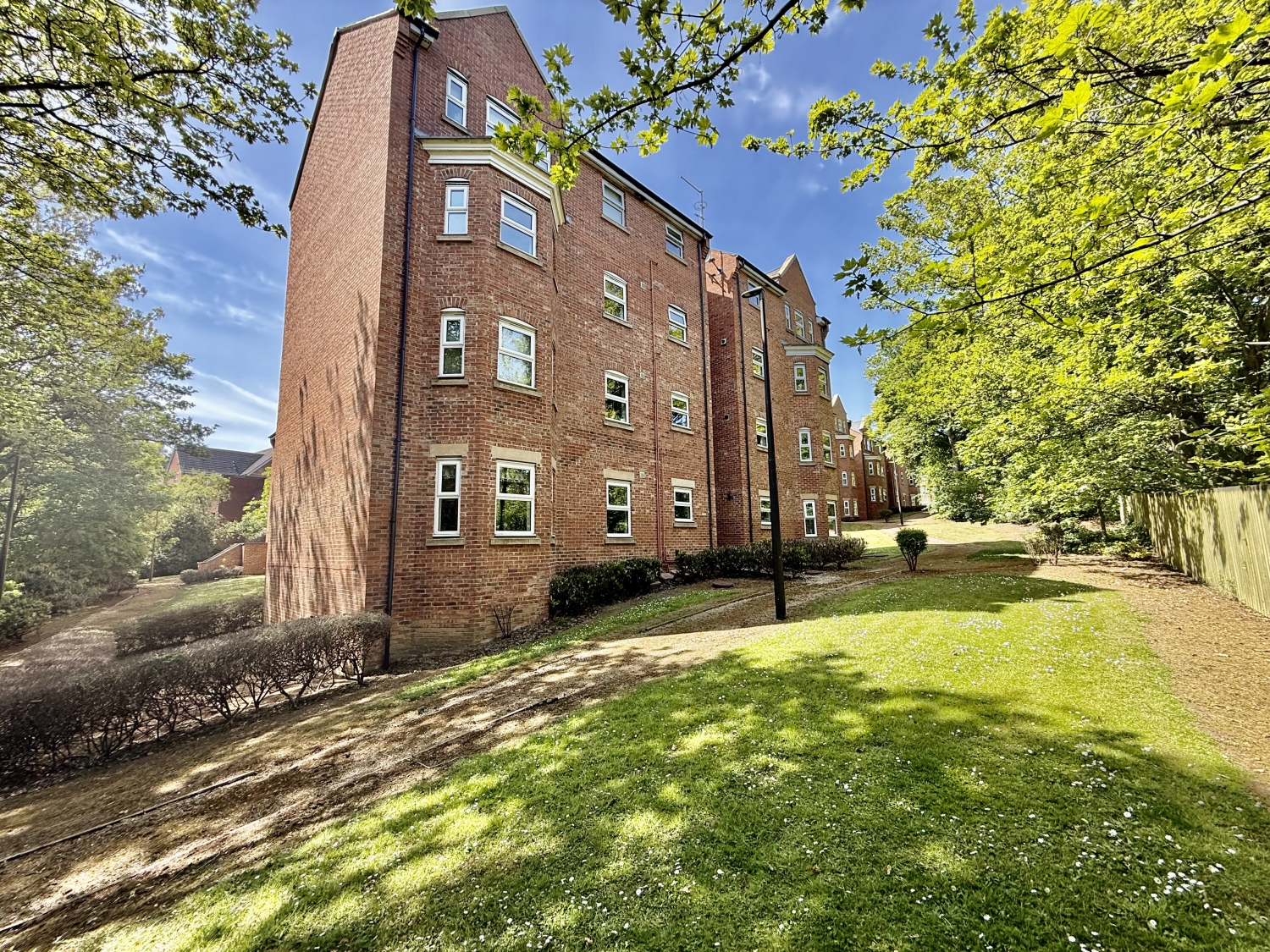 3 bedroom Apartment For Sale