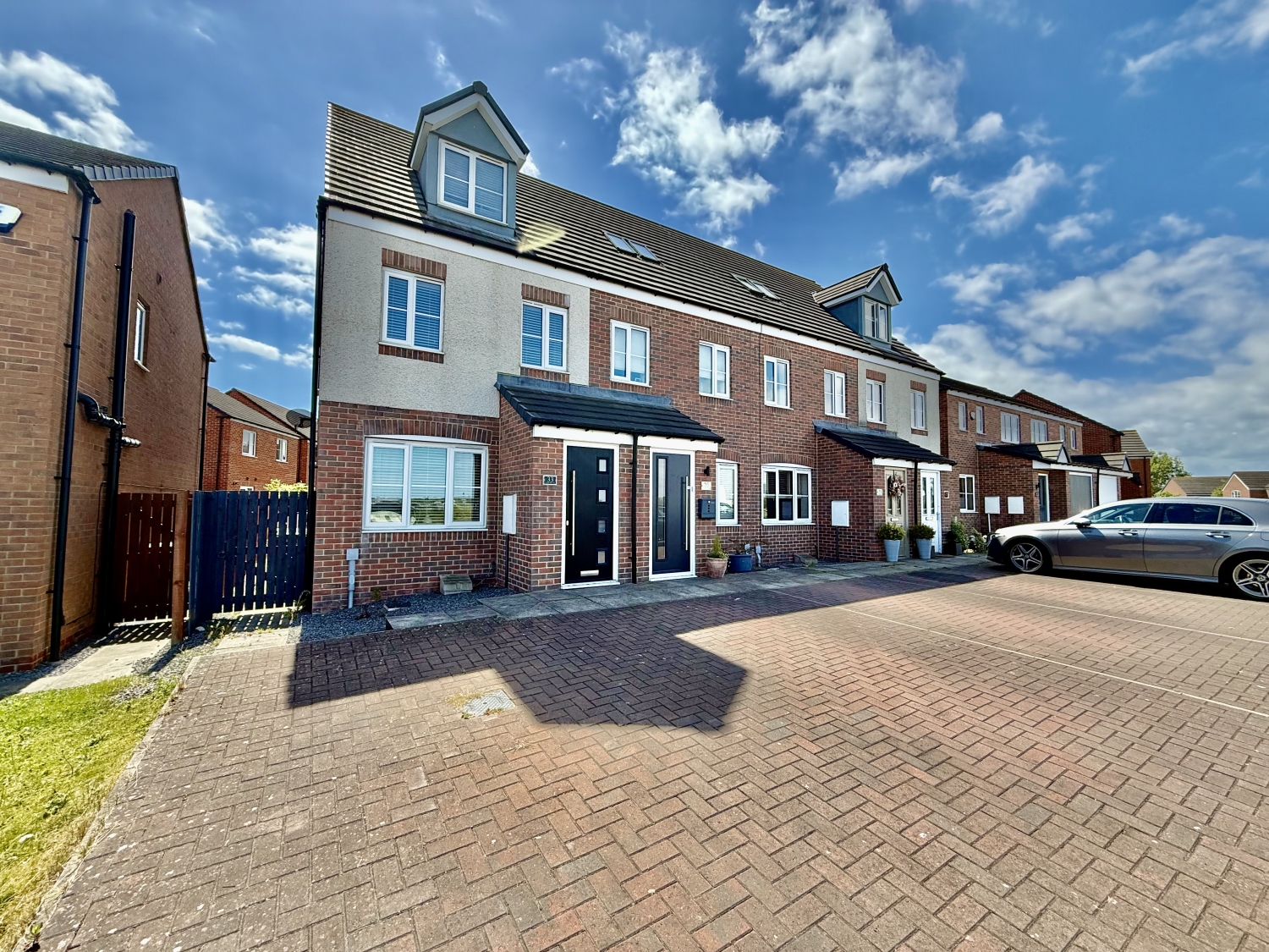 3 bedroom Town house For Sale