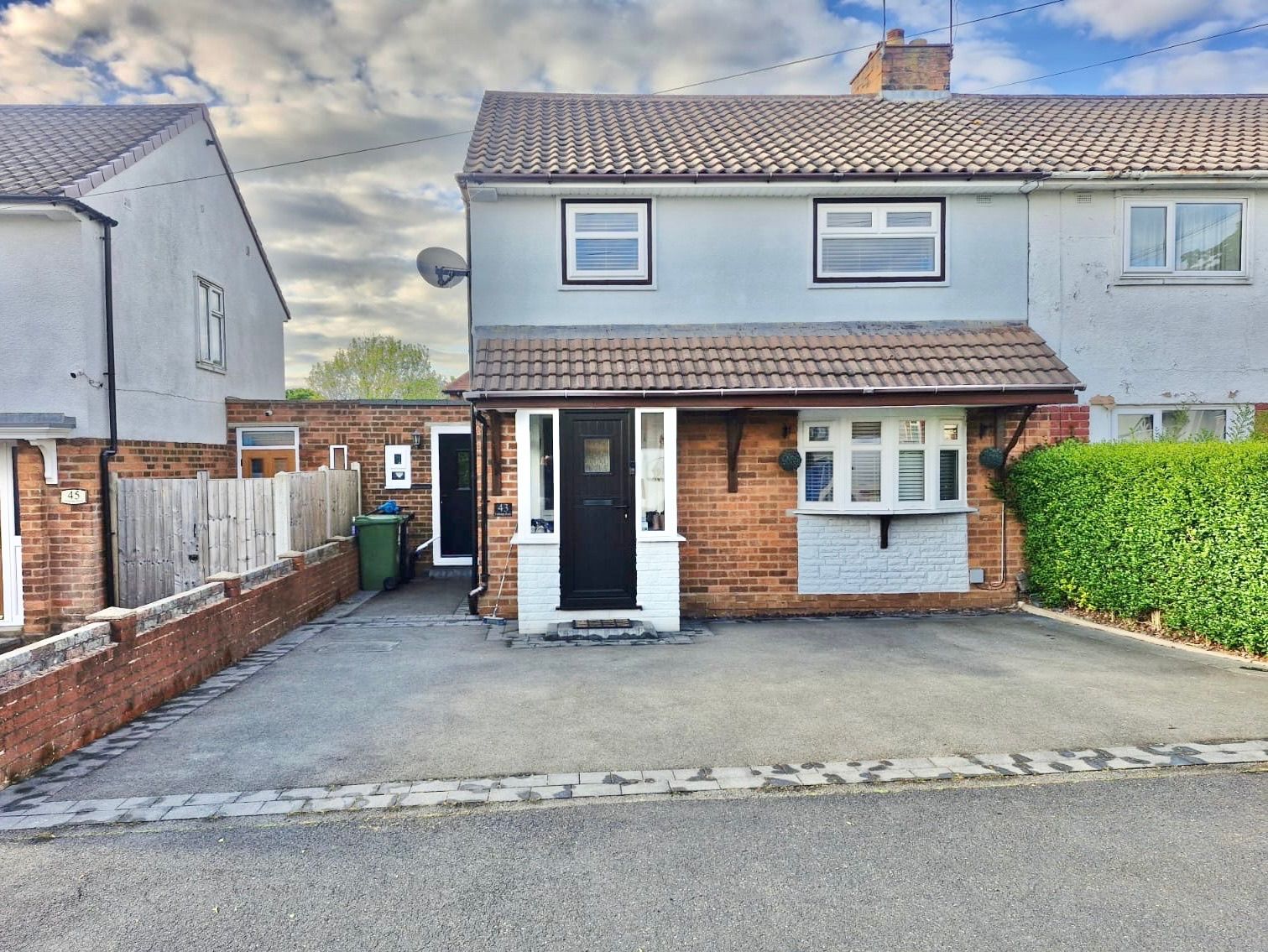 3 bedroom Semi-Detached For Sale