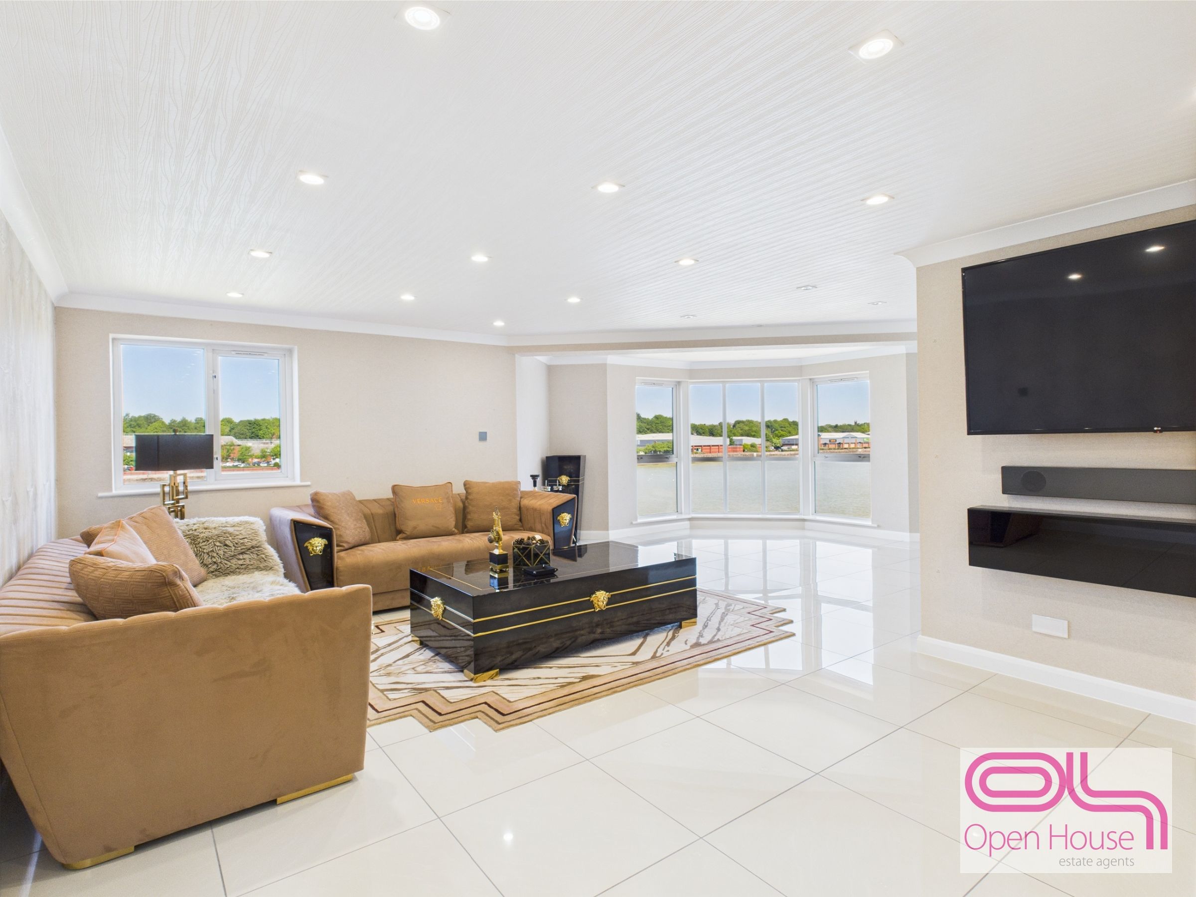 3 bedroom Apartment For Sale