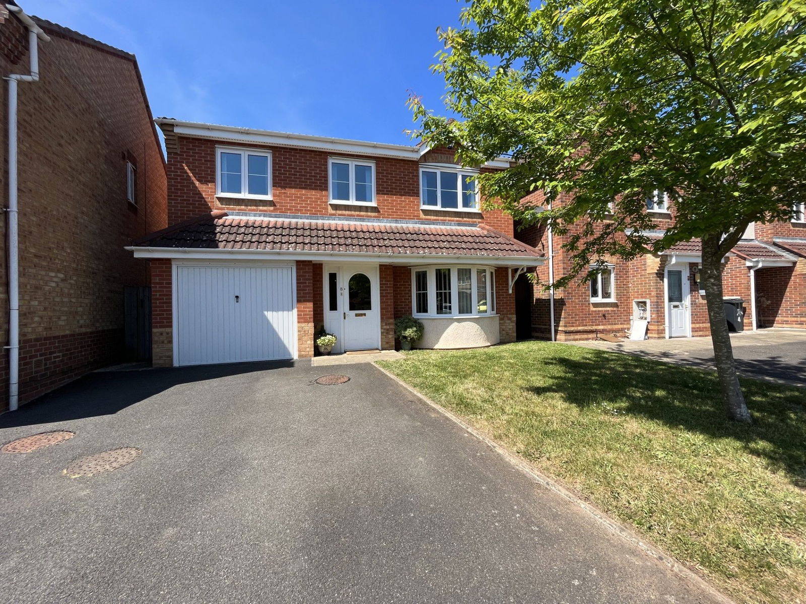 4 bedroom Detached house Under Offer