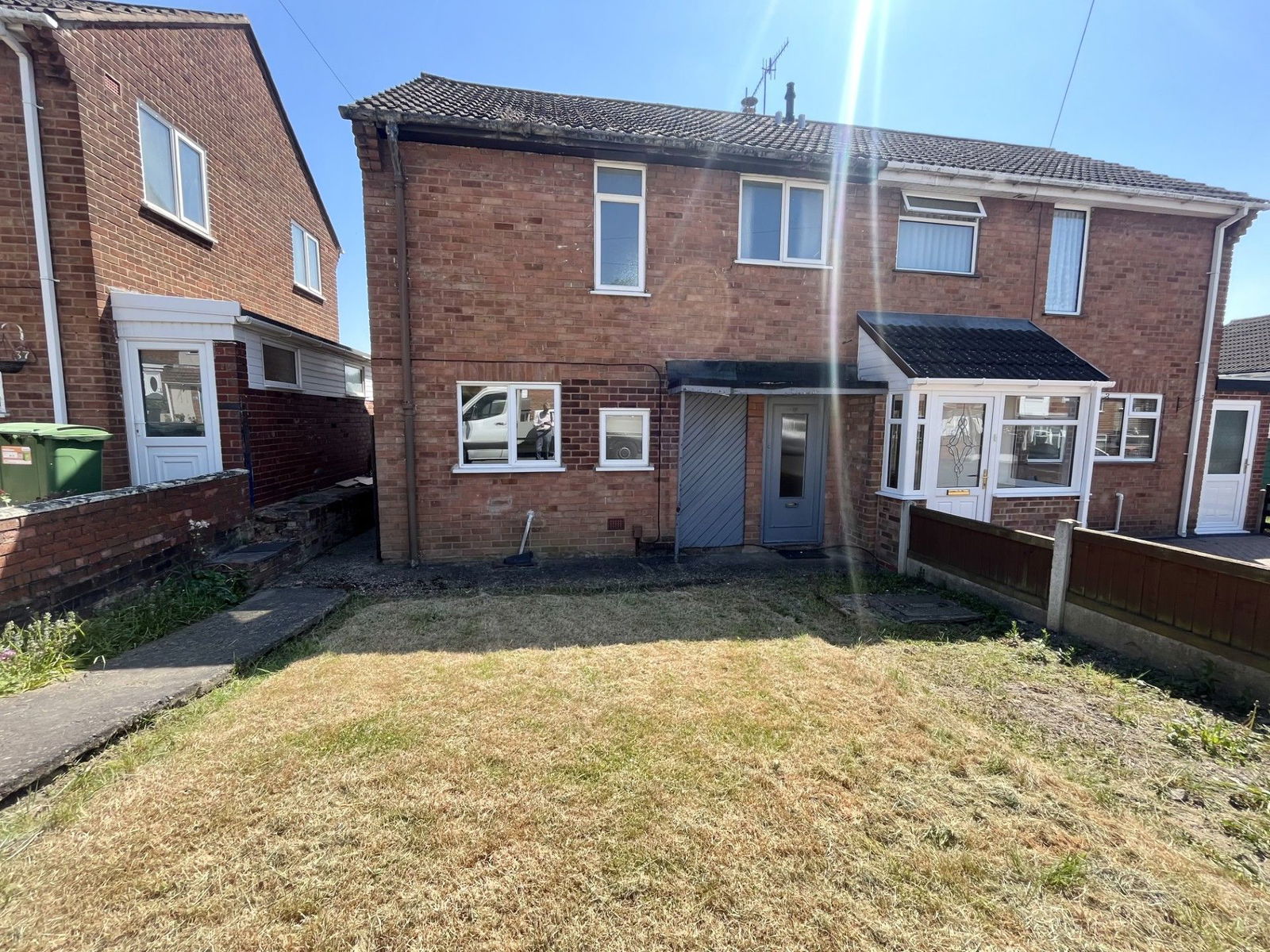 3 bedroom Semi-detached house Under Offer