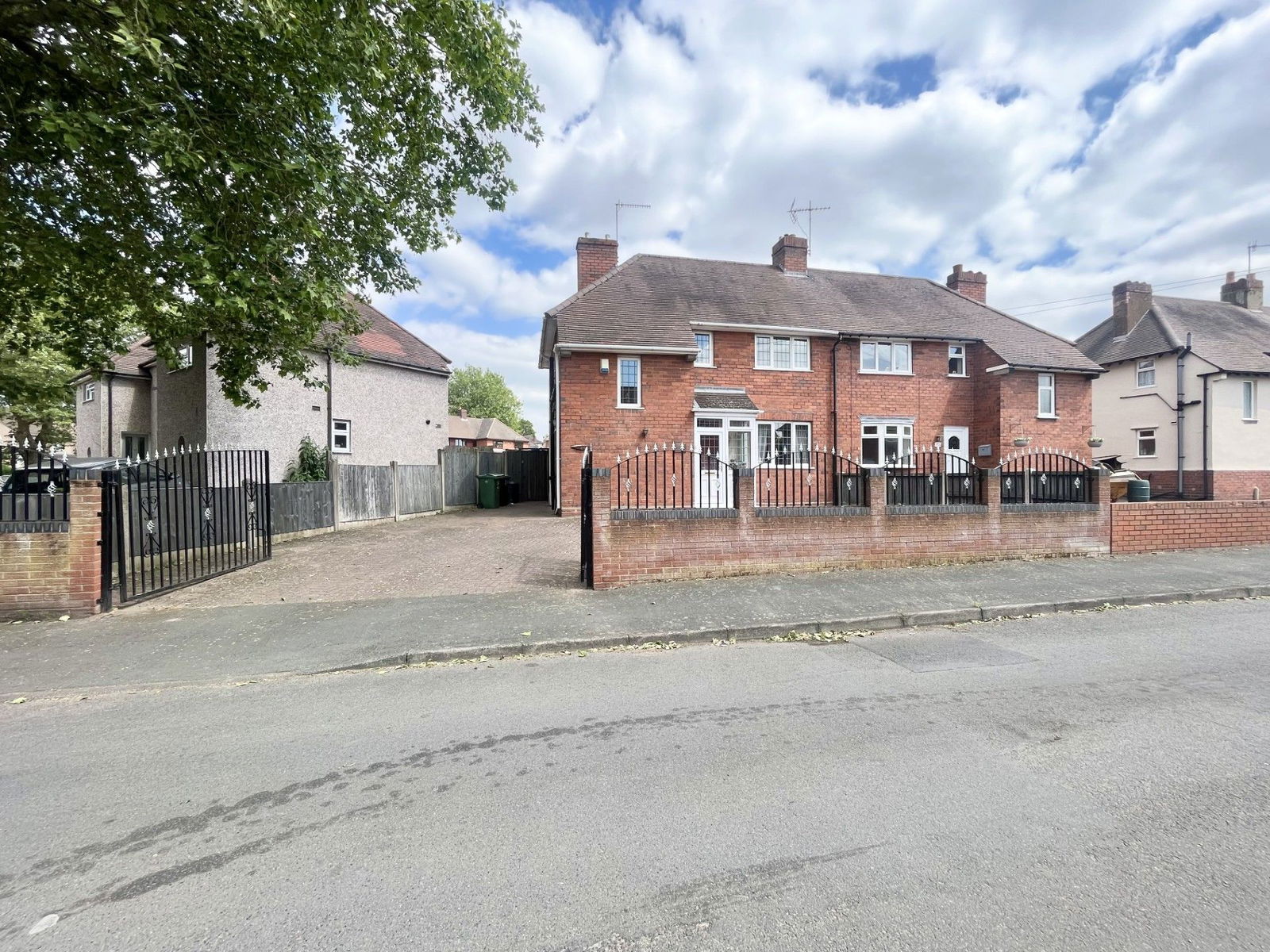 3 bedroom Semi-Detached For Sale